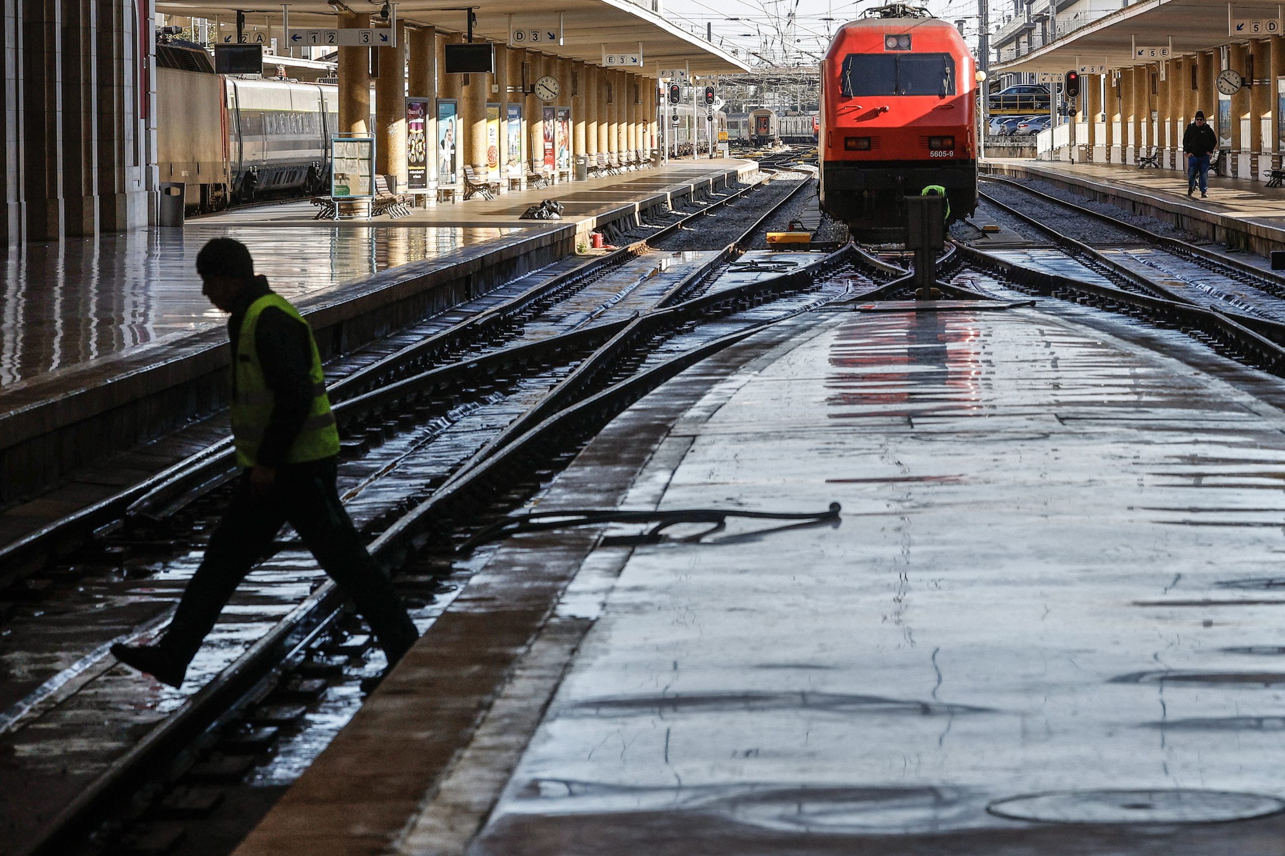 Suprimidos 54 comboios até às 08:00 devido à greve na CP