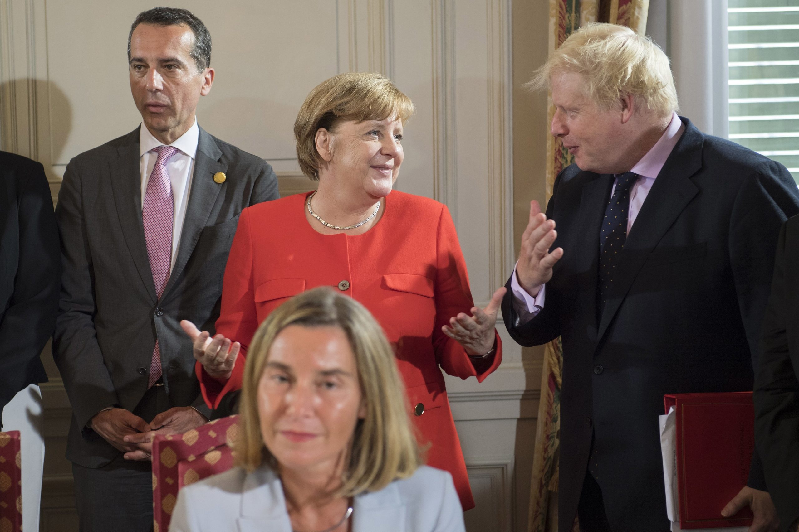Angela Merkel reúne-se com Boris Johnson na quarta-feira em Berlim