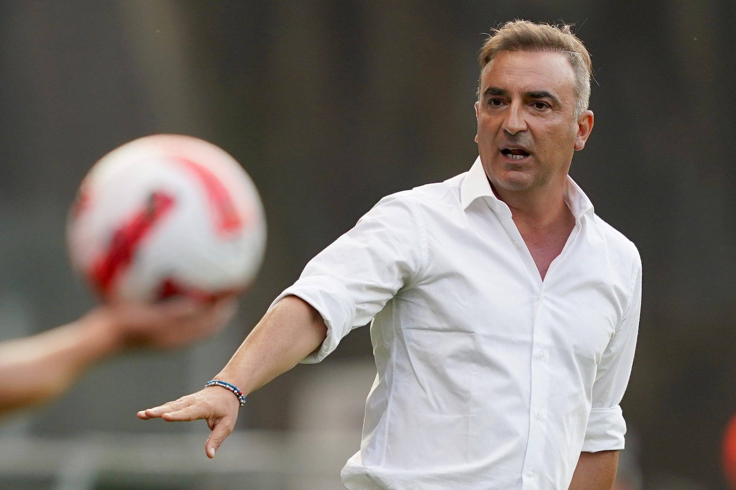 Carlos Carvalhal tem “muito respeito pelo Sporting”, mas quer inédita Supertaça