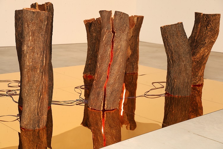 «Cork Landscape», instalação de luz interativa de Inês Monteiro