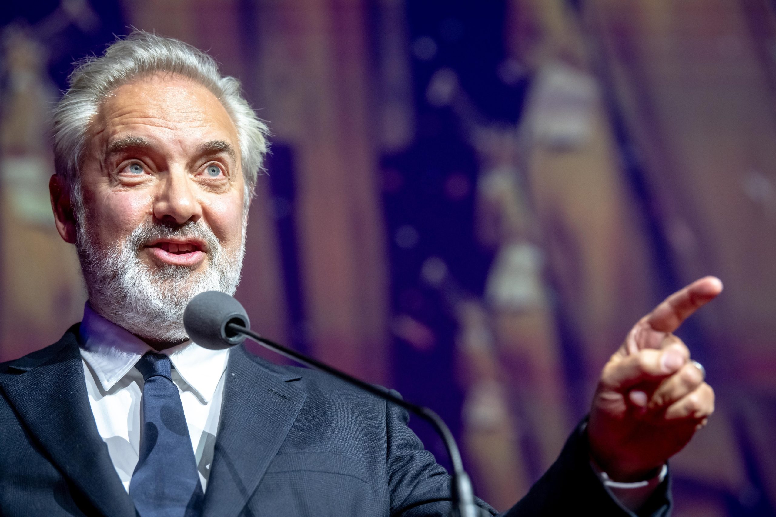 Realizador Sam Mendes satiriza filmes de super-heróis na nova série “The Franchise”