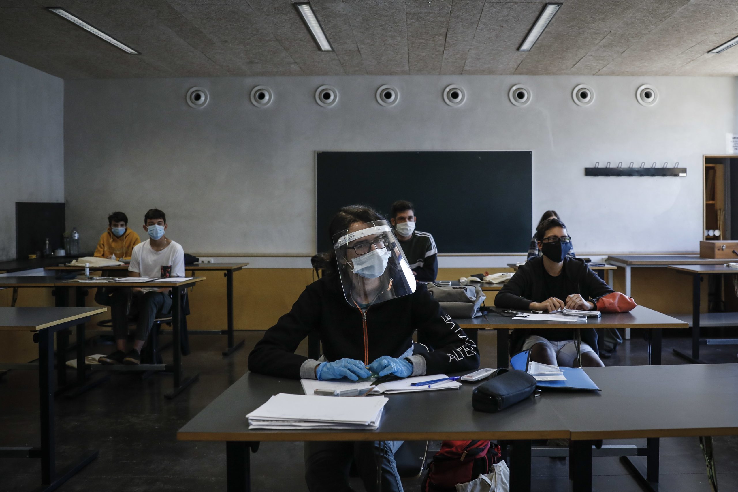 Estudantes do Porto manifestam-se contra exames nacionais