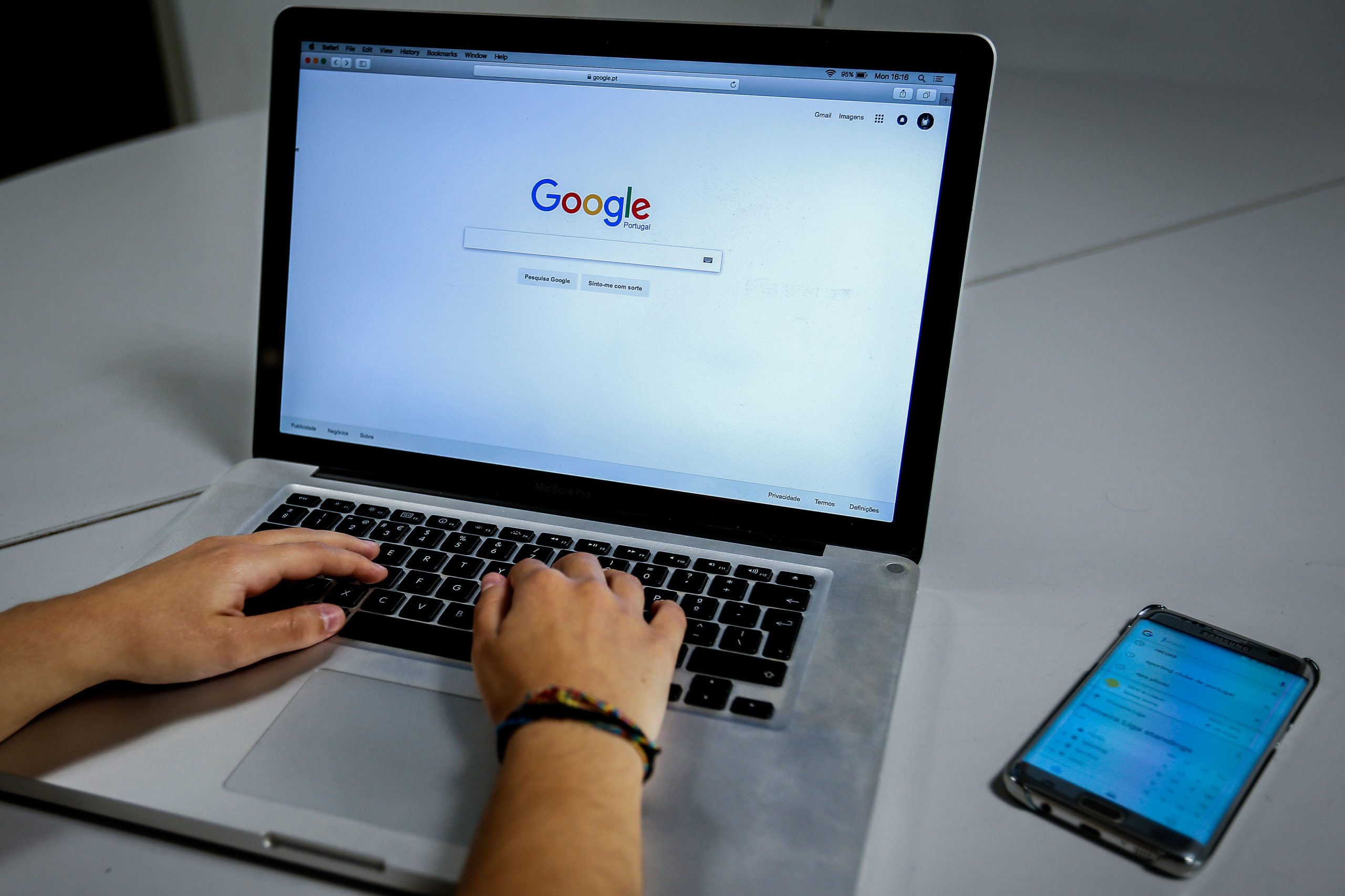 “O que são as legislativas” e “o que defende cada partido”? Saiba quais as perguntas mais pesquisadas no Google sobre as eleições