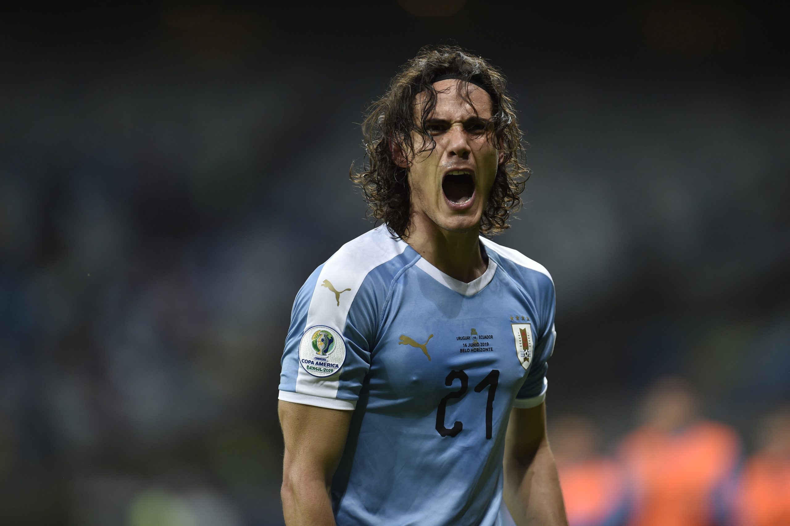 Manchester United oficializa contratação de uruguaio Edinson Cavani