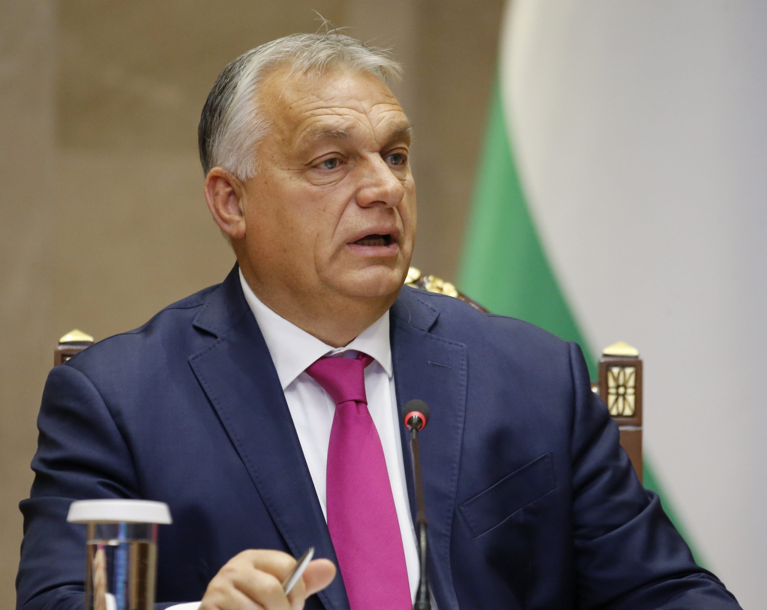 Órban admite bloquear orçamento europeu