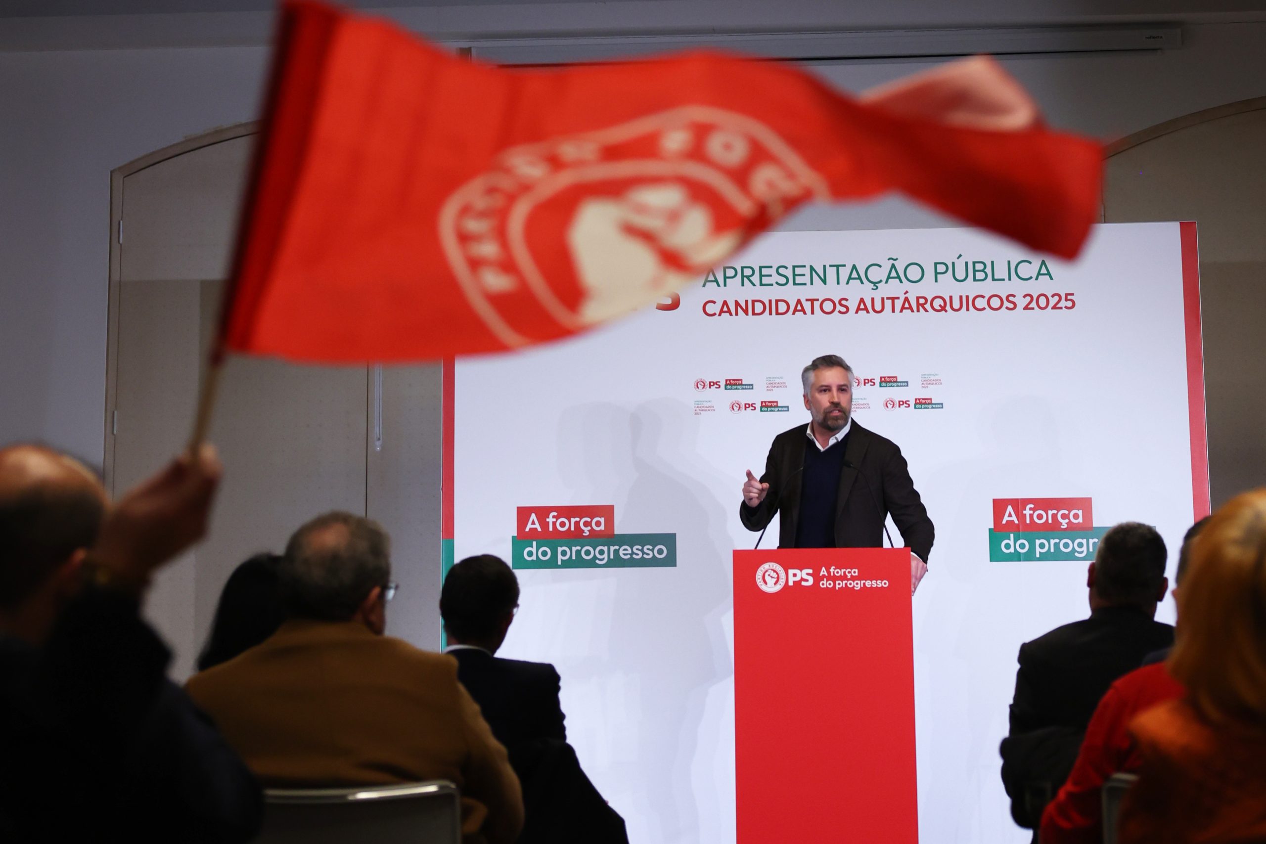 Carlos Zorrinho é candidato à câmara de Évora. PS anuncia candidatos 10 dos 14 candidatos no distrito