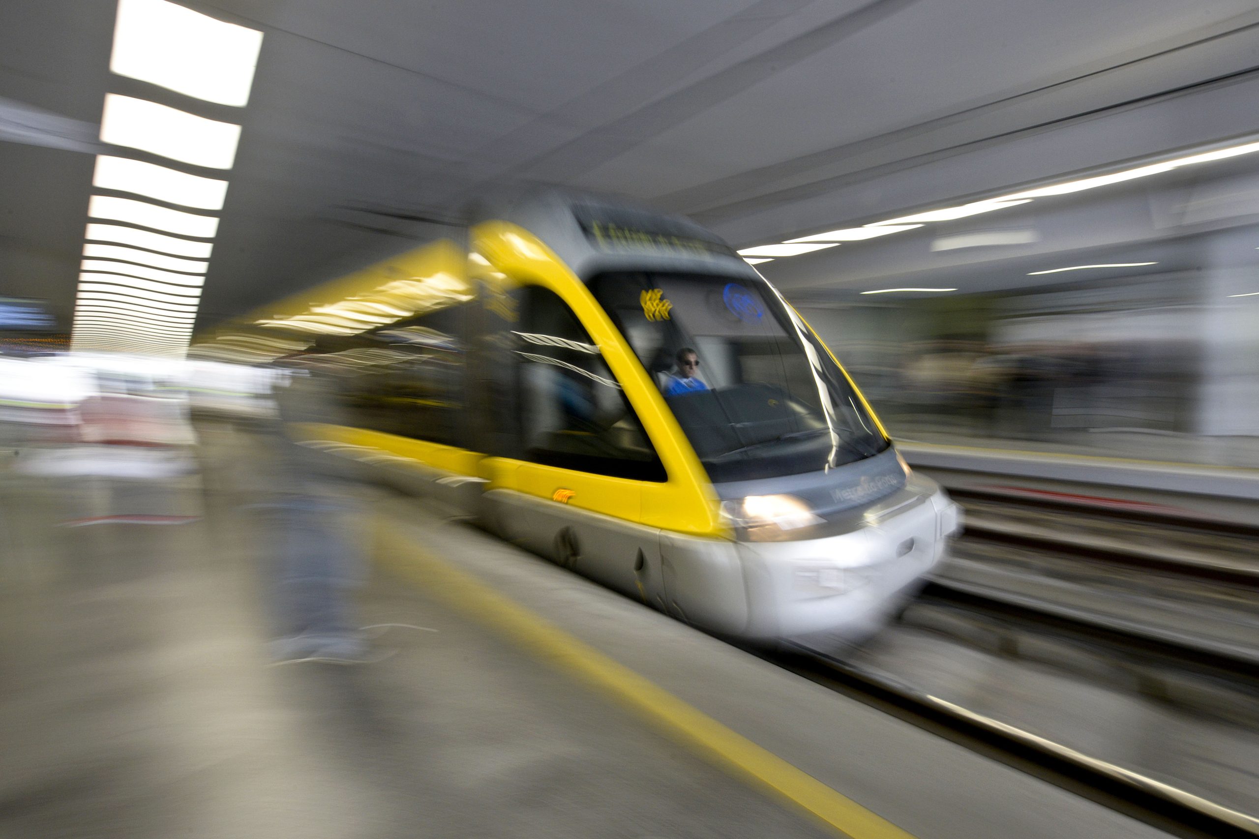 Linha Vermelha do Metro em Vila do Conte normalizada após interrupção por colisão