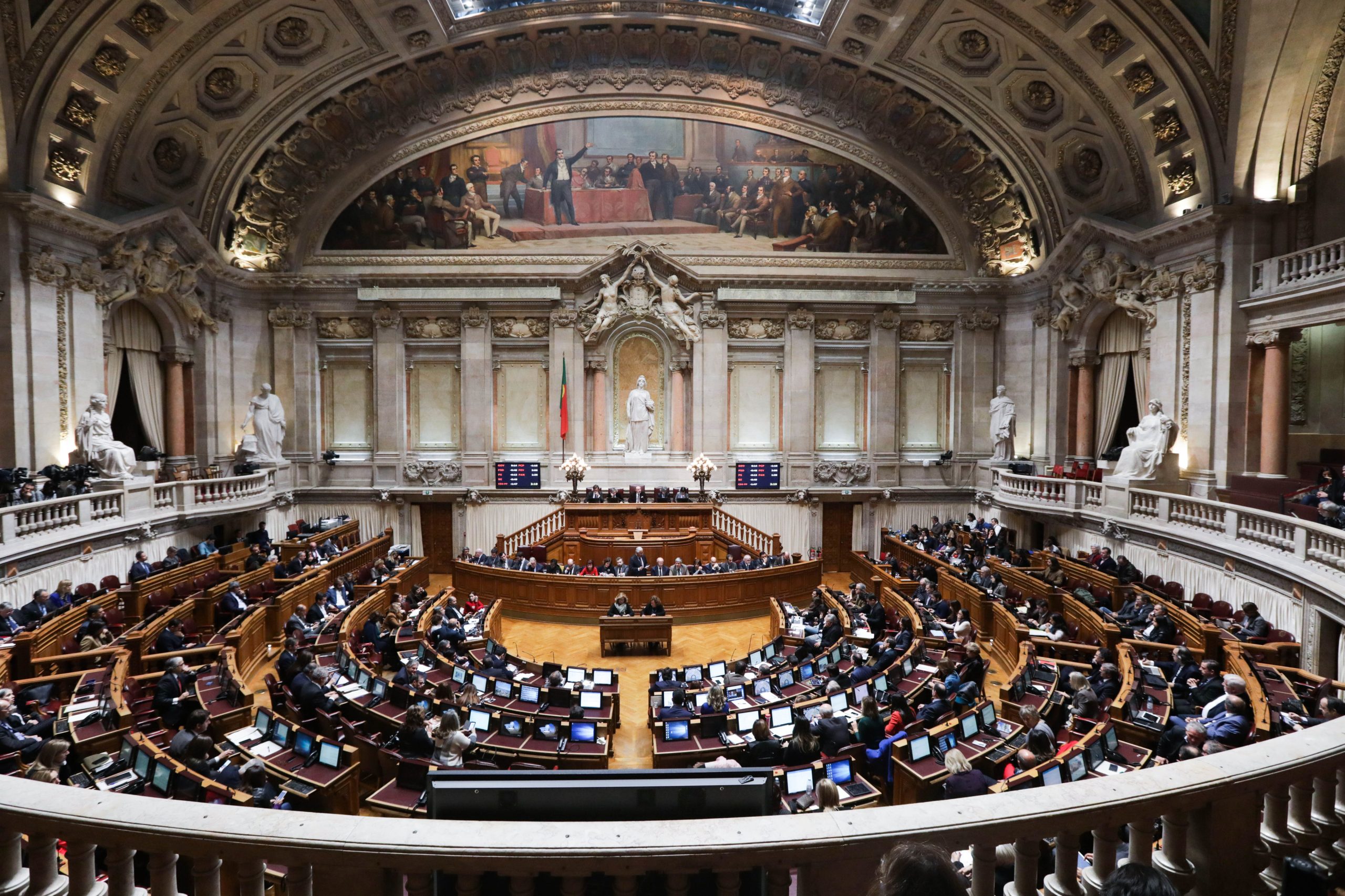 Deputados aprovam na especialidade juros negativos no crédito à habitação