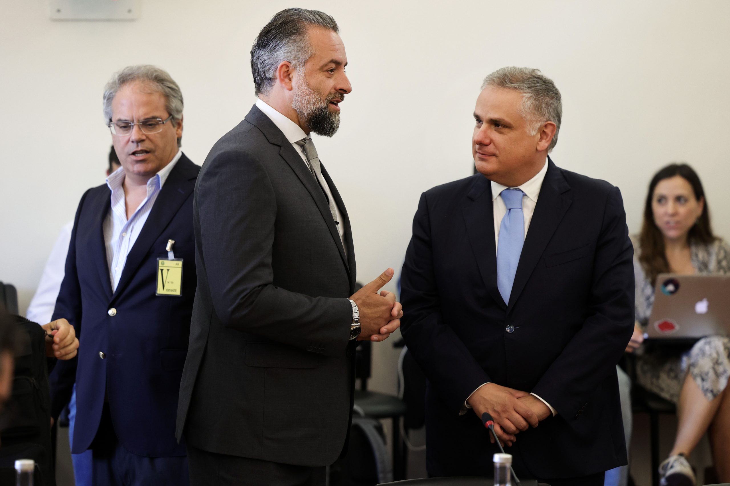 Comissão de inquérito à TAP pede a Santos Silva “investigação sumária” à fuga de informações