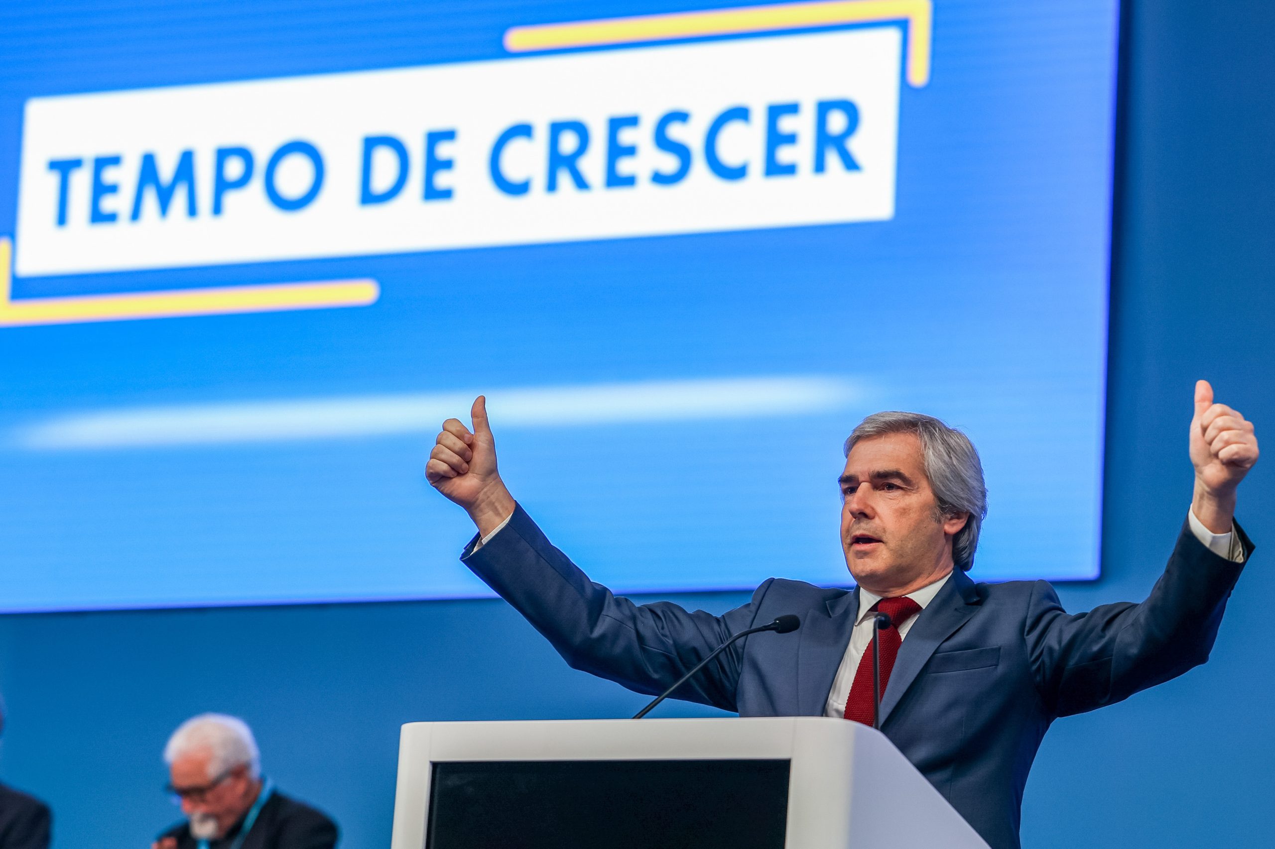 CDS-PP/Congresso: Nuno Melo reeleito presidente do partido com 89,3% dos votos