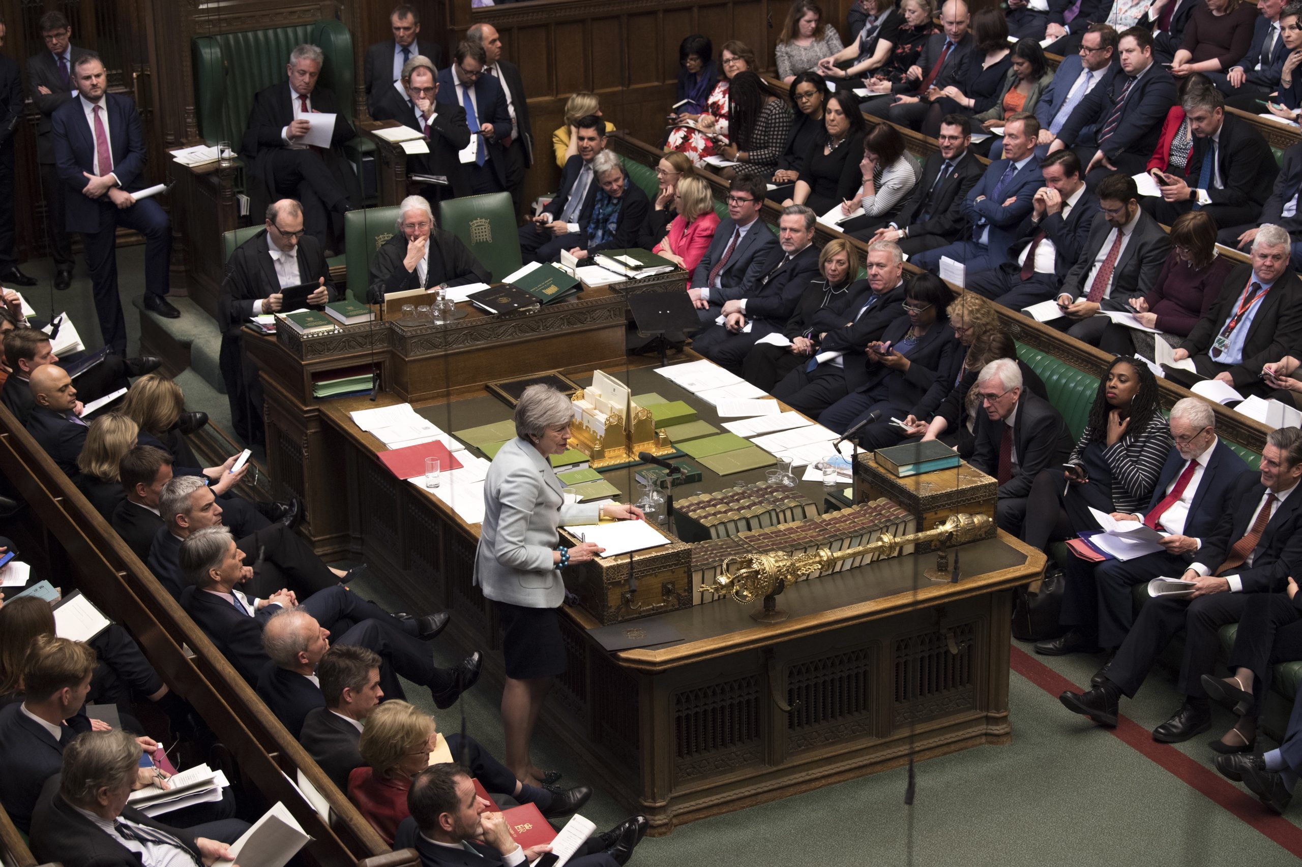 Brexit: Parlamento Britânico aprova proposta de “votos indicativos” e impõe alternativas ao plano do governo