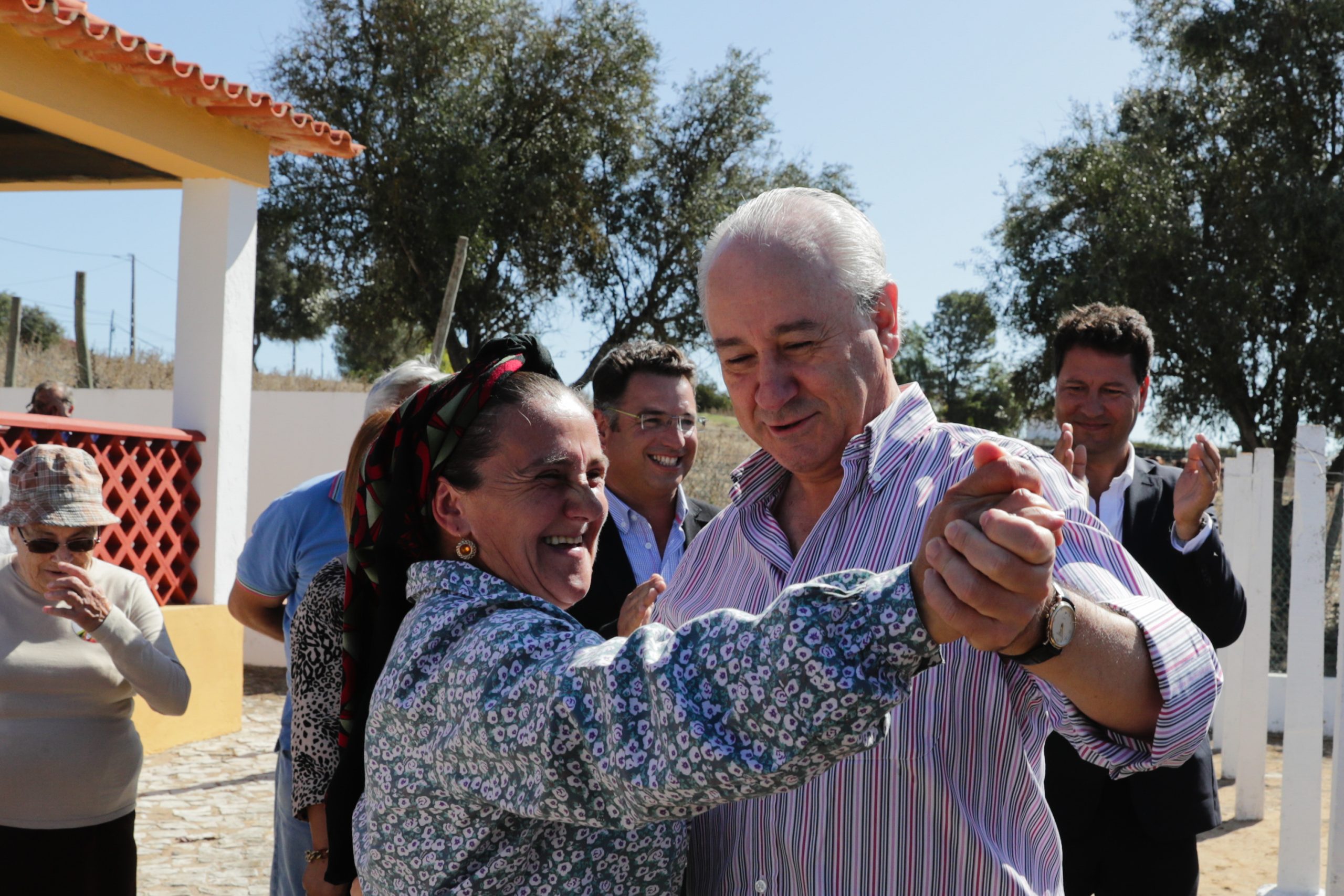 Eleições: Rio passou a manhã em Santarém entre danças e ceifeiras