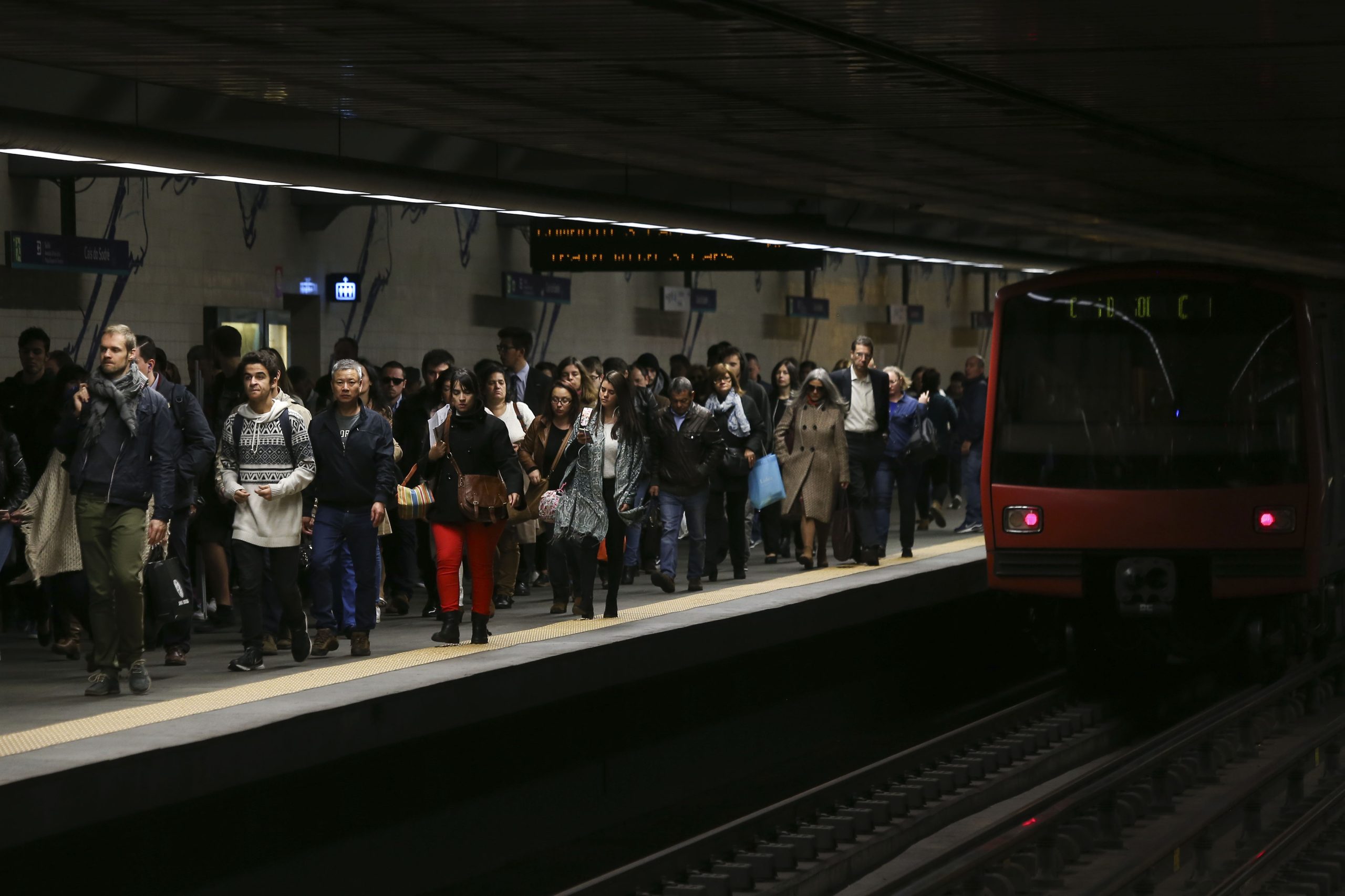 Governo vai comprar peças para composições imobilizadas do Metro de Lisboa
