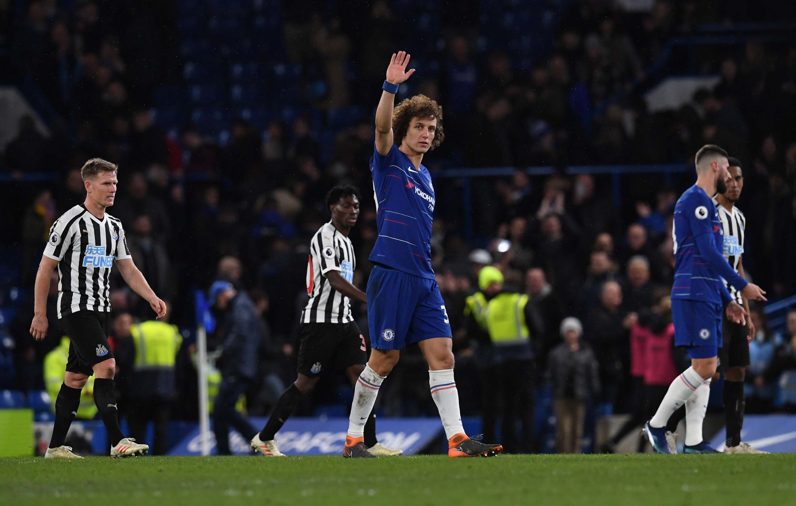 Chelsea bate Newcastle e consolida quarto lugar em Inglaterra