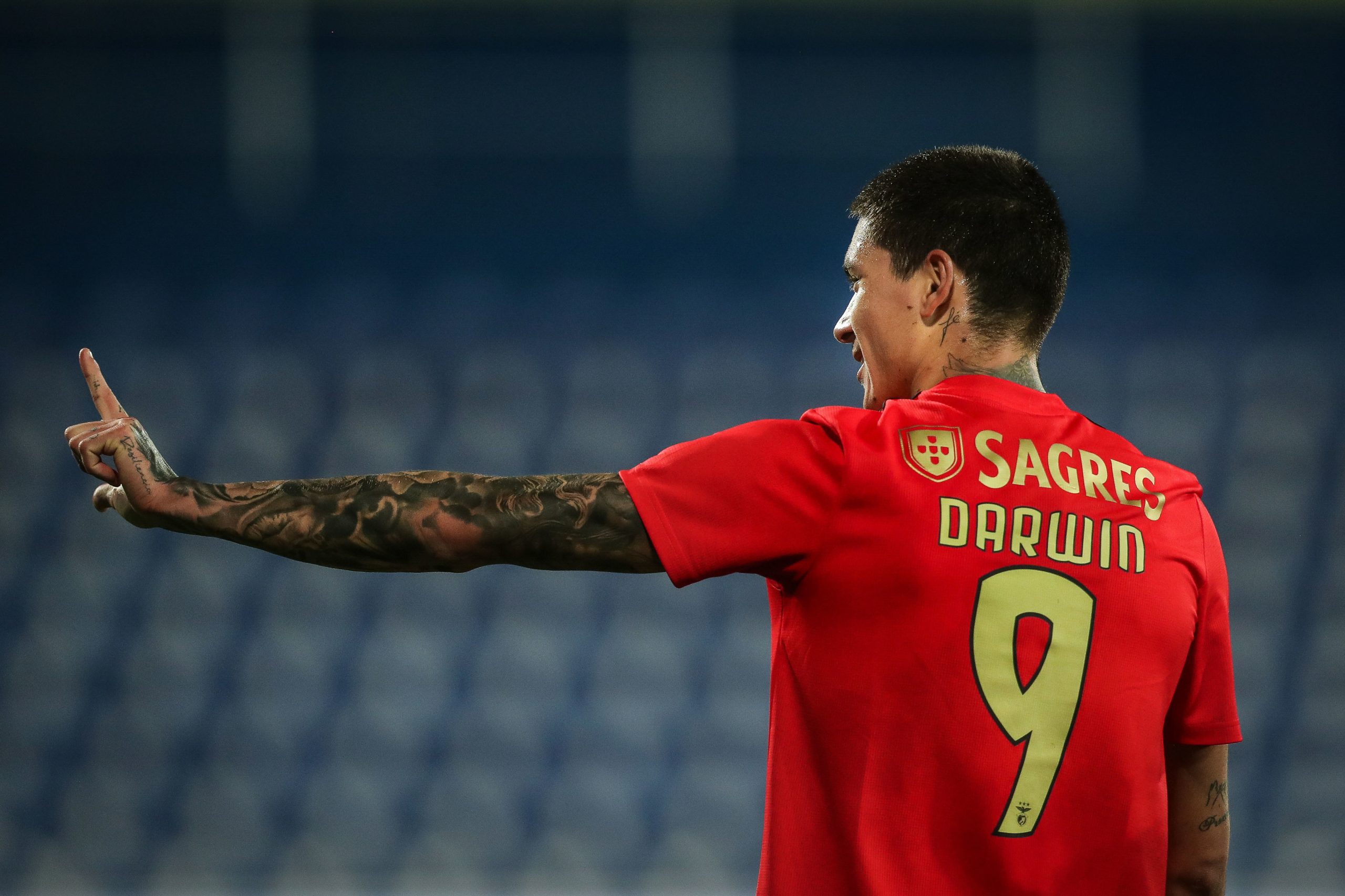 Benfica dá a volta e vence Estoril Praia na primeira mão da meia-final da Taça