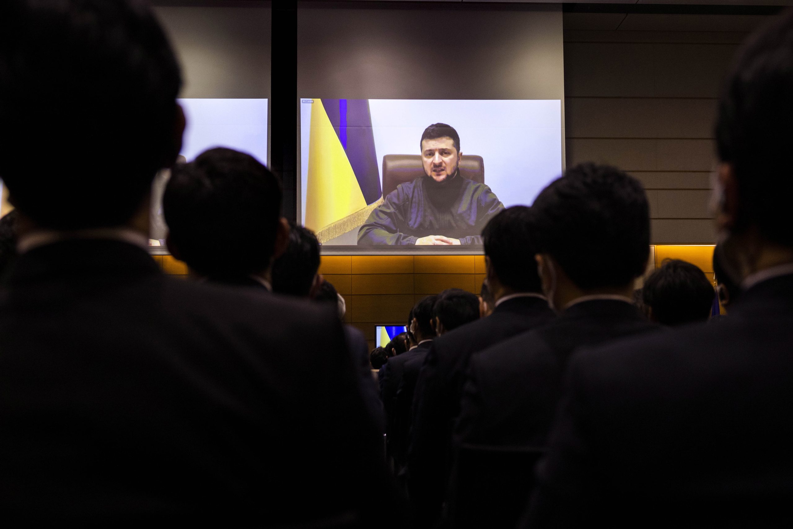 Zelensky alerta sobre as ameaças nucleares da Rússia