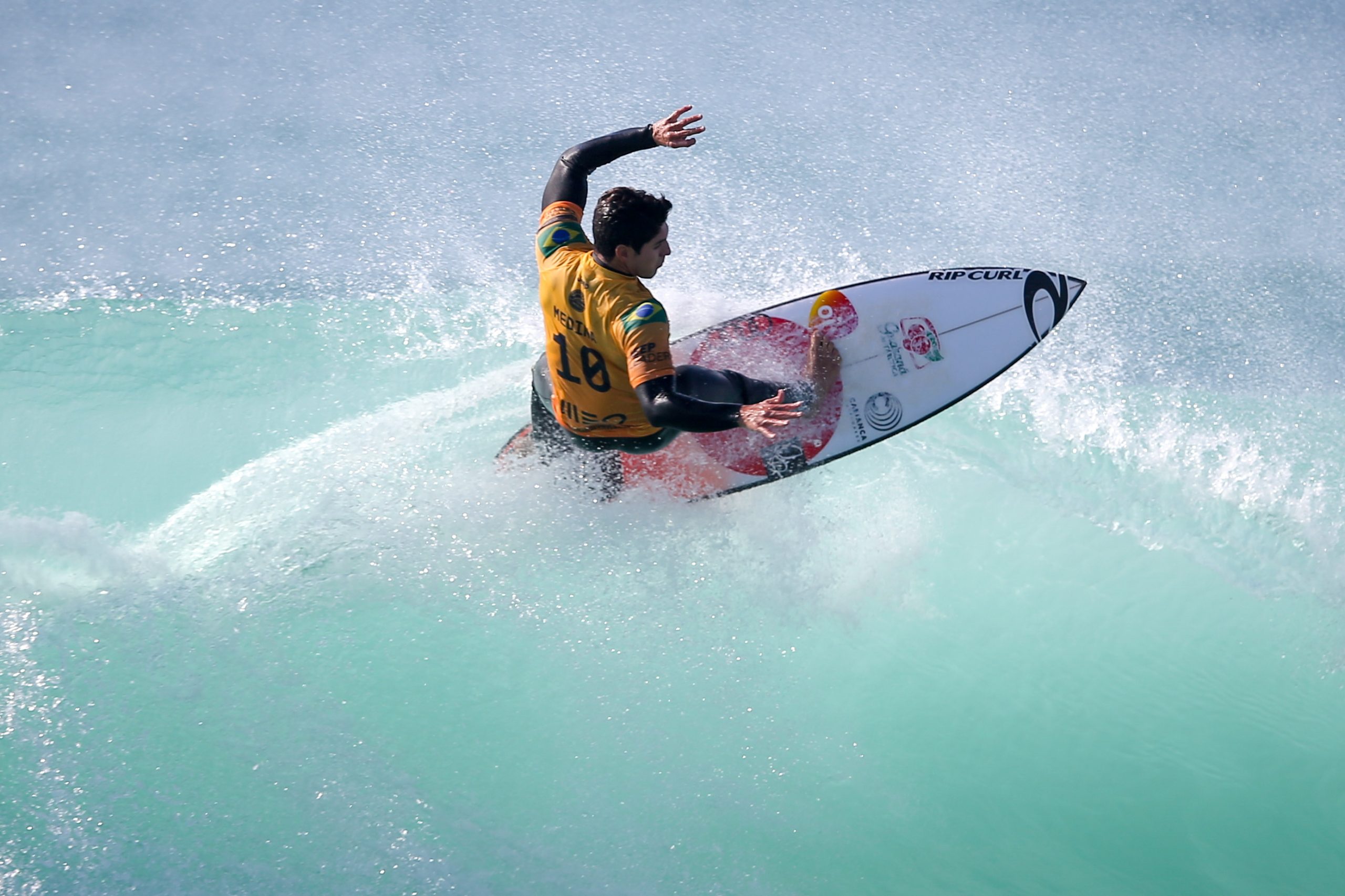 Novo campeão mundial de surf vence Pipe Masters no Havai