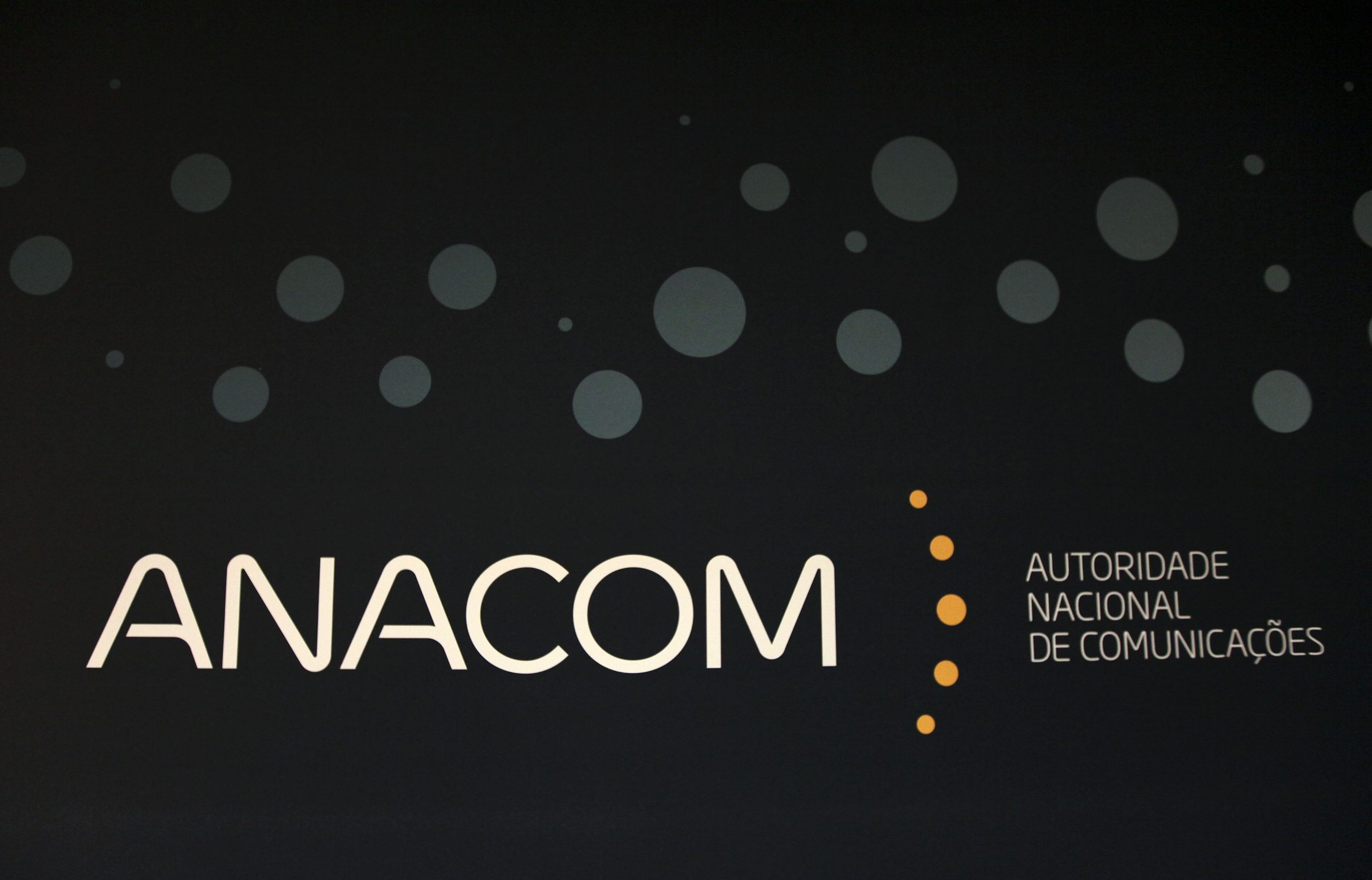 Anacom mantém decisão de não impor abertura de rede de fibra da MEO