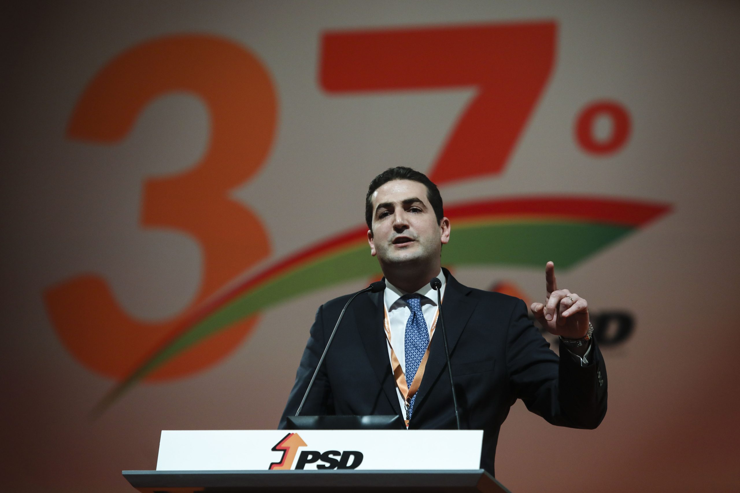 Paula Teixeira da Cruz “foi uma grande ministra da Justiça”. Hugo Soares escusa-se a comentar nomeação de Elina Fraga