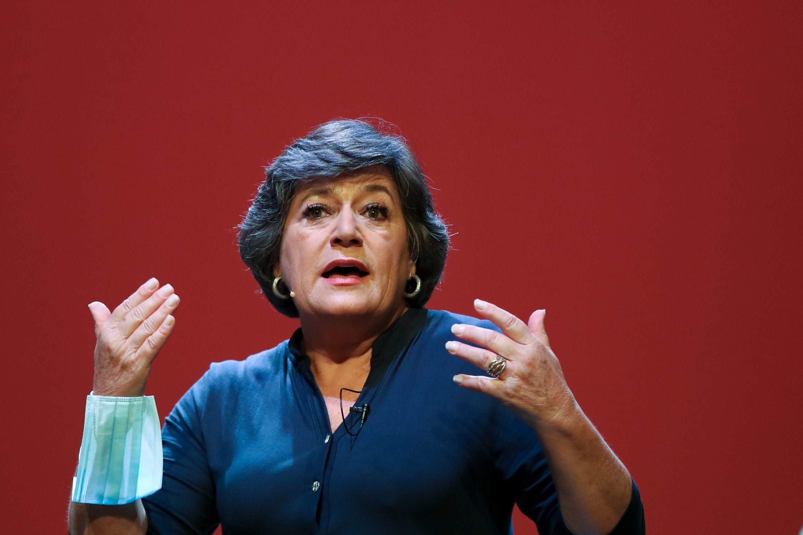 Ana Gomes tomou a vacina da gripe que amiga lhe trouxe de França. Prática é proibida, lembra Infarmed