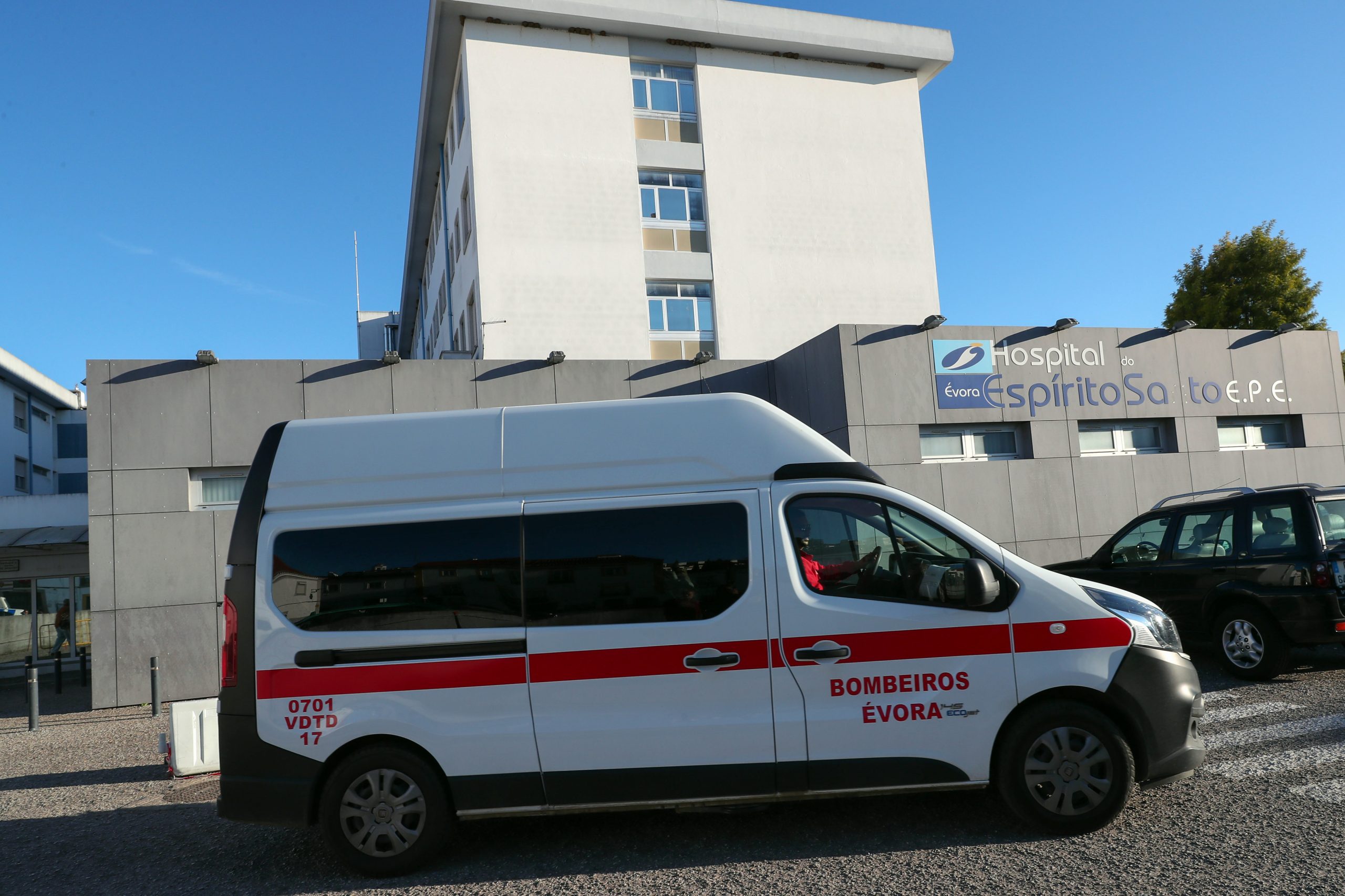 Covid-19. Hospital de Évora aumenta capacidade e quer contratar mais profissionais