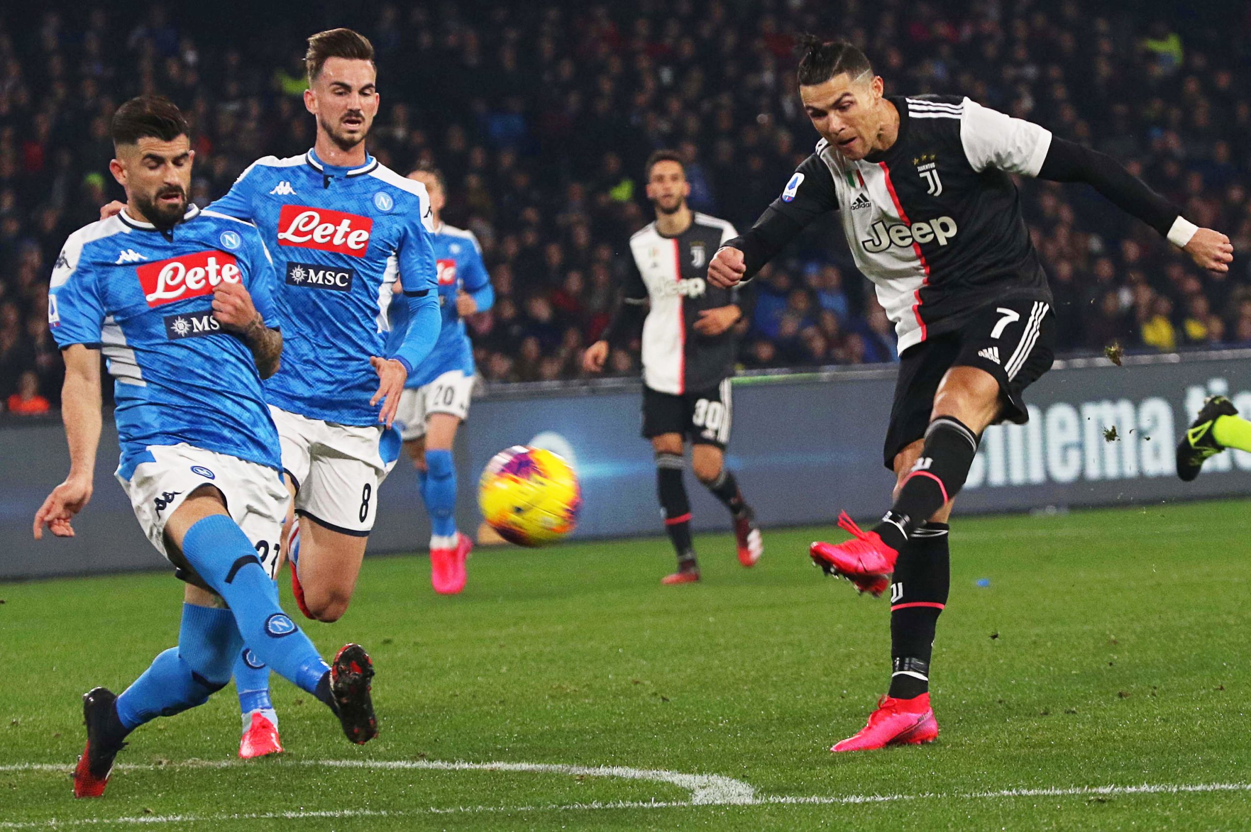 Cristiano Ronaldo marca na derrota da Juventus frente ao Nápoles