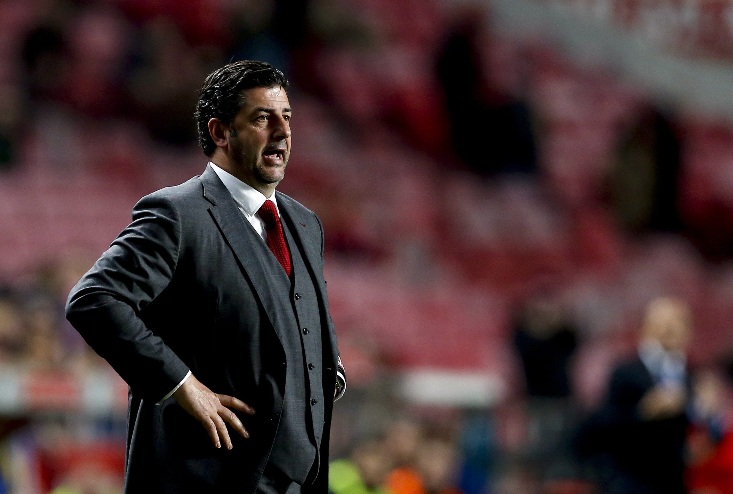 Rui Vitória processado na sequência de queixas do Sporting. Jonas e Samaris sem castigo