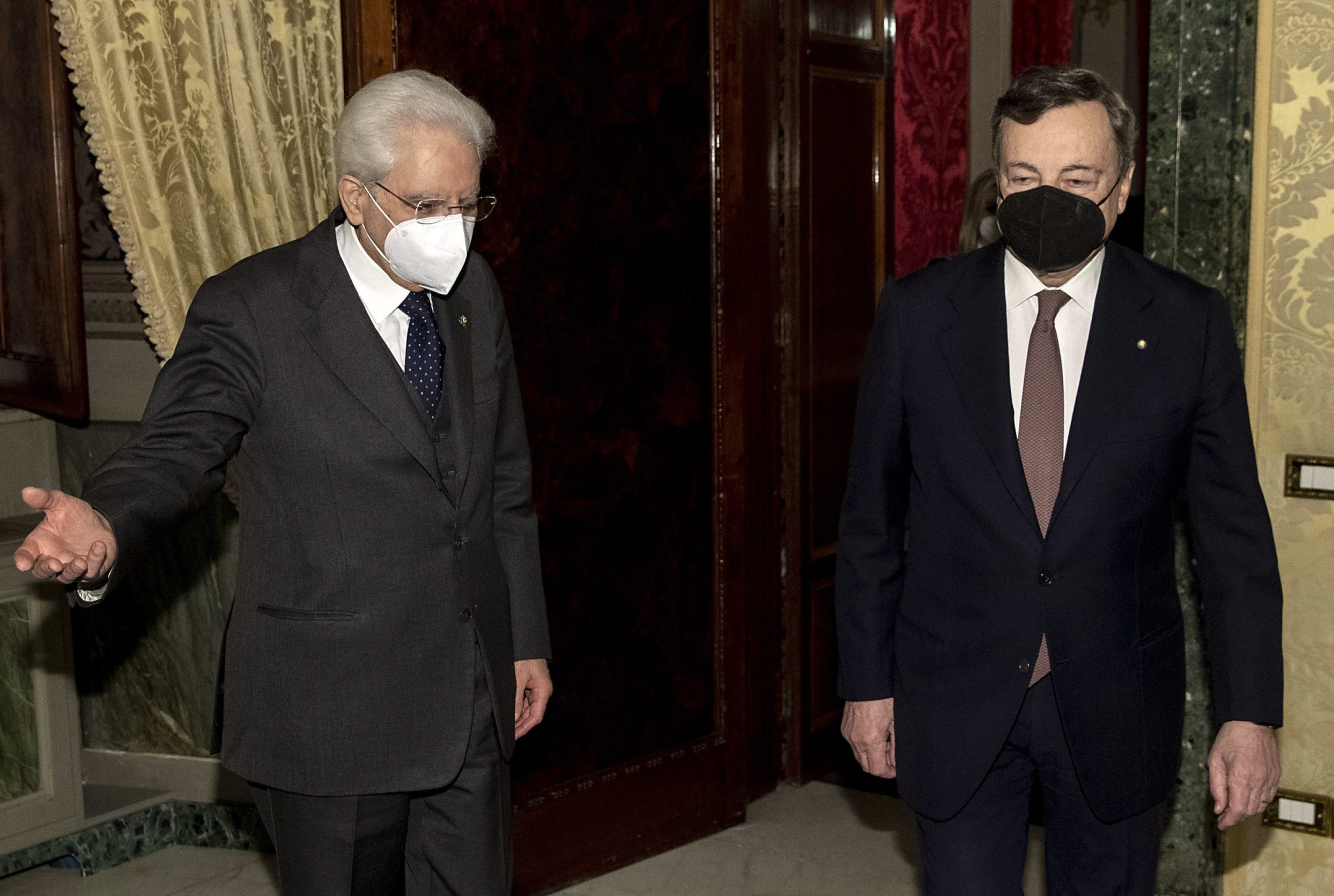 É uma surpresa italiana: o interesse do país sobrepôs-se aos habituais egoísmos partidários (e o presidente voltou ao palácio)