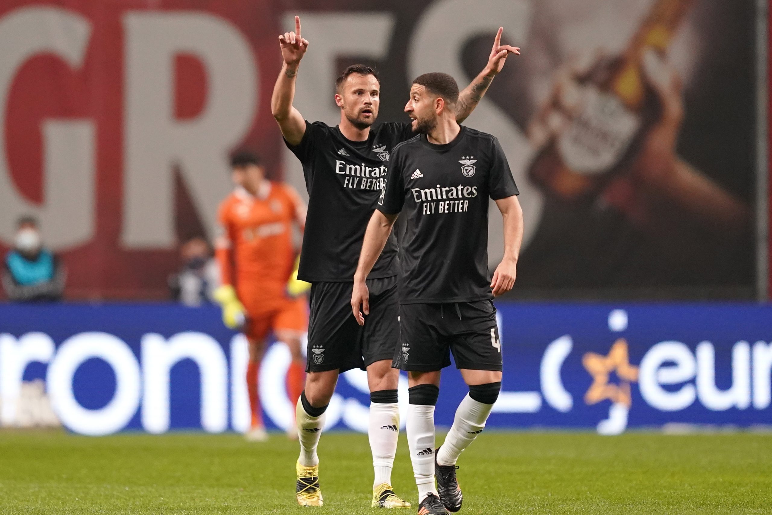 Benfica vence em Braga e sobe ao terceiro lugar