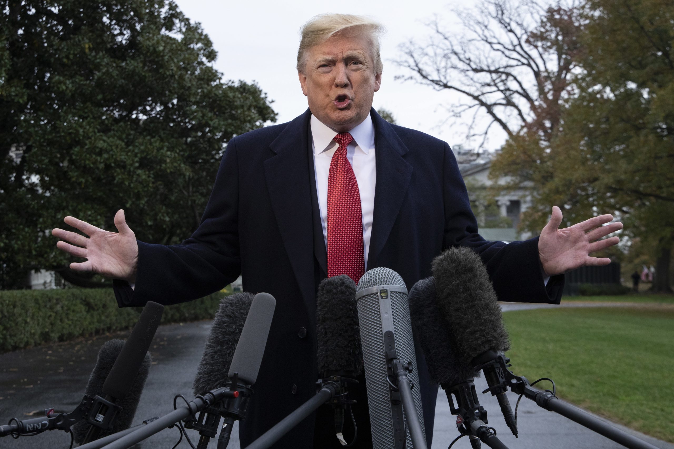Trump diz ter “poder discricionário” para escolher jornalistas na Casa Branca