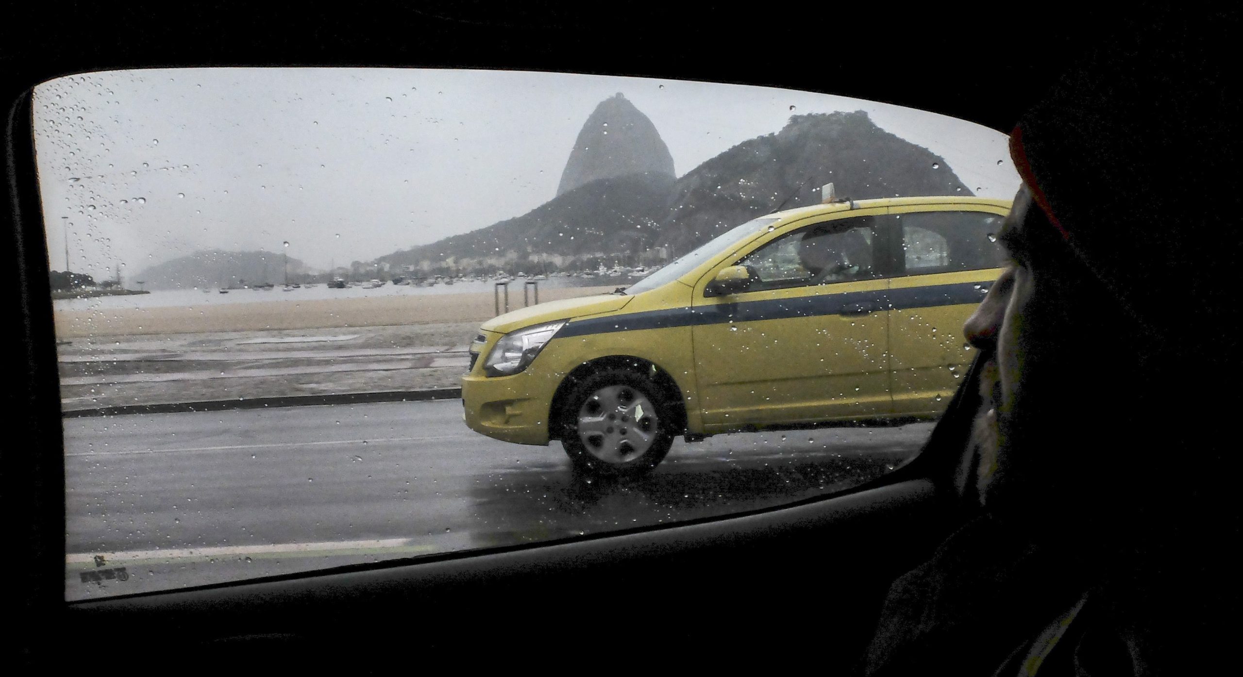 Protestos contra a Uber em Brasília. Mais de mil taxistas na rua