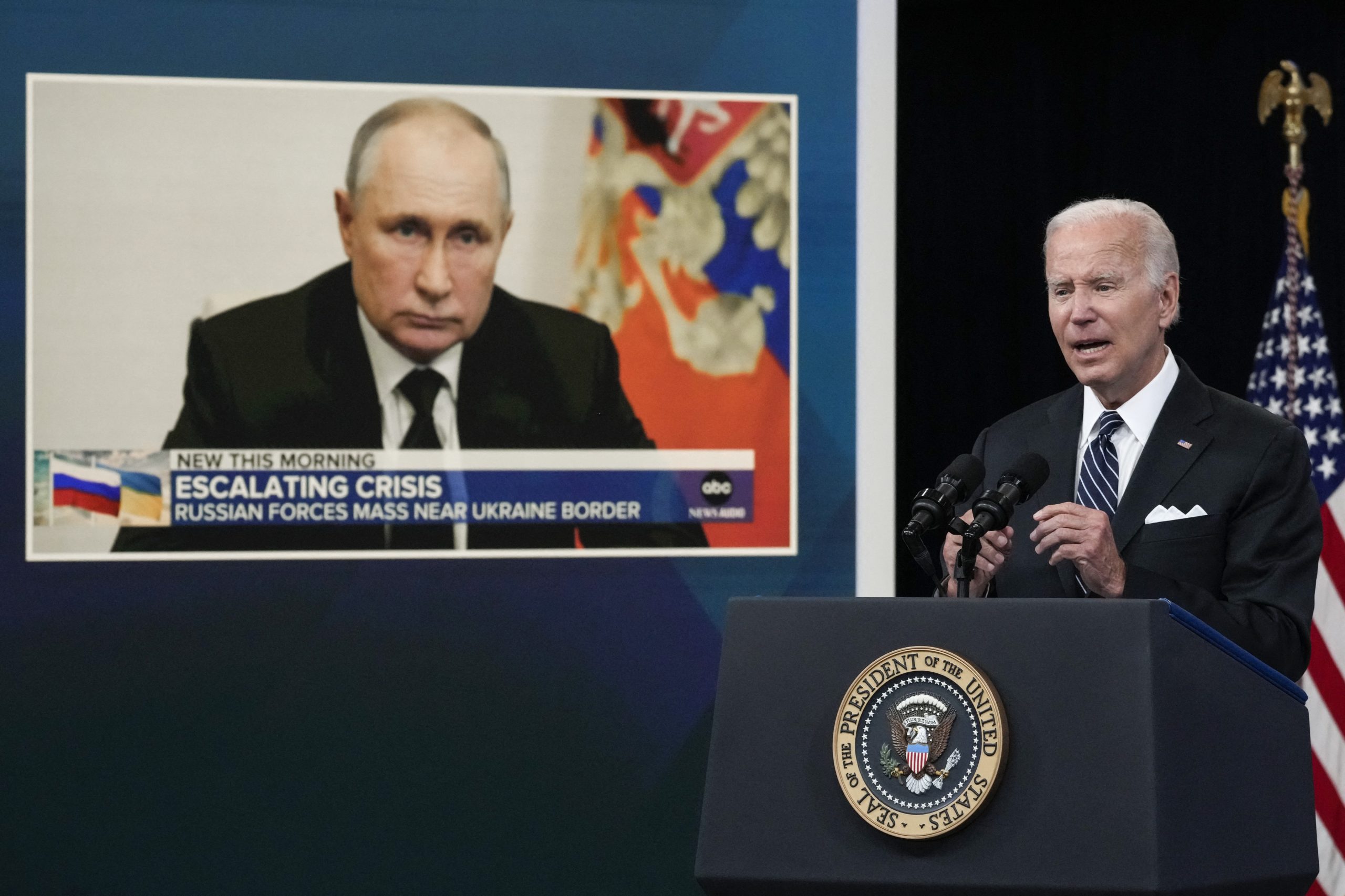 Biden e Putin “apontam” armas.  Fornecimento à Ucrânia desperta ameaças da guerra-fria
