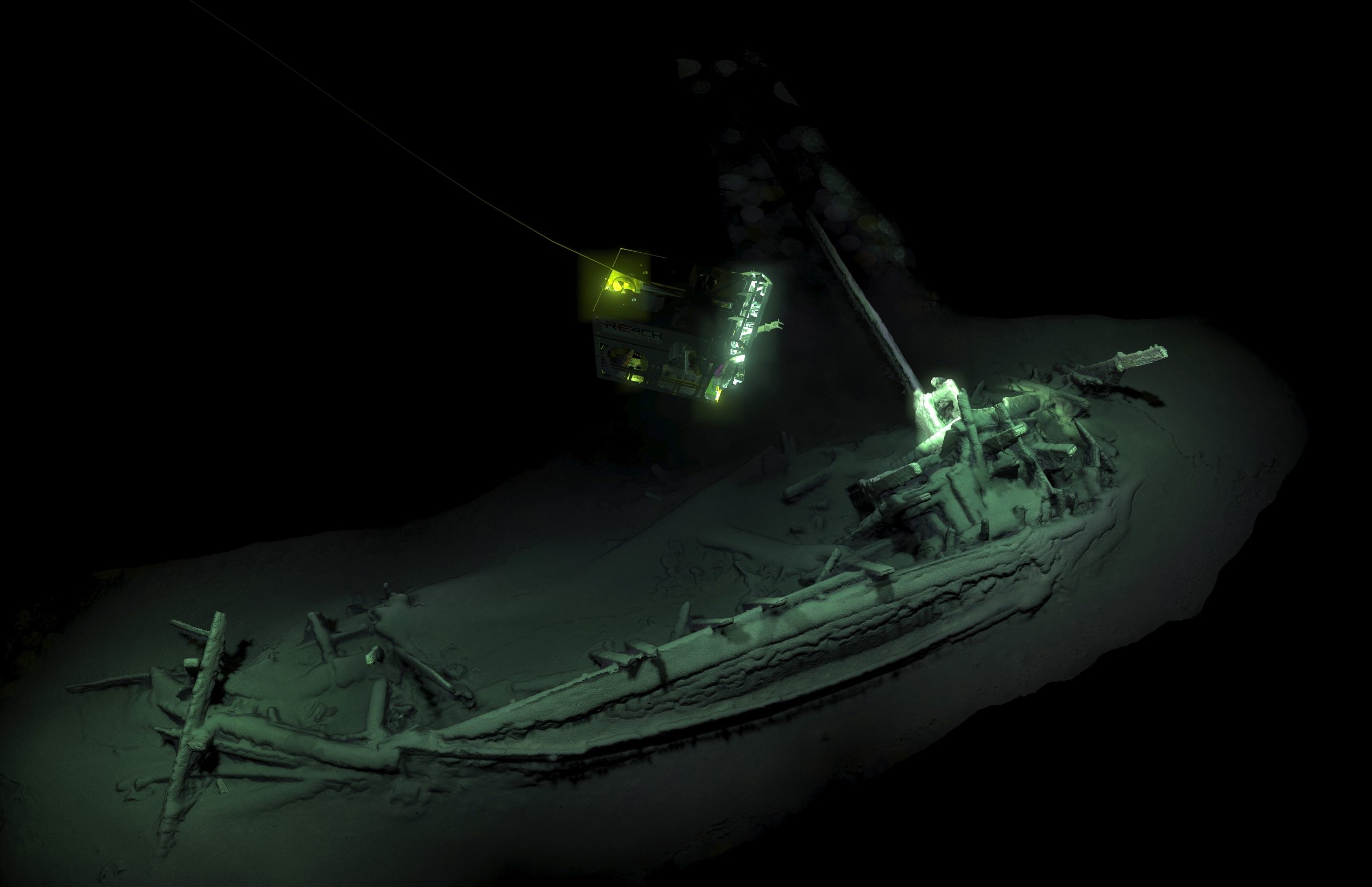Embarcação intacta com 2.400 anos descoberta por arqueológos no mar Negro