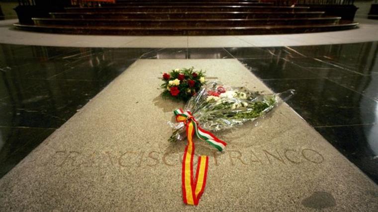 Restos mortais do ditador espanhol Francisco Franco trasladados na quinta-feira
