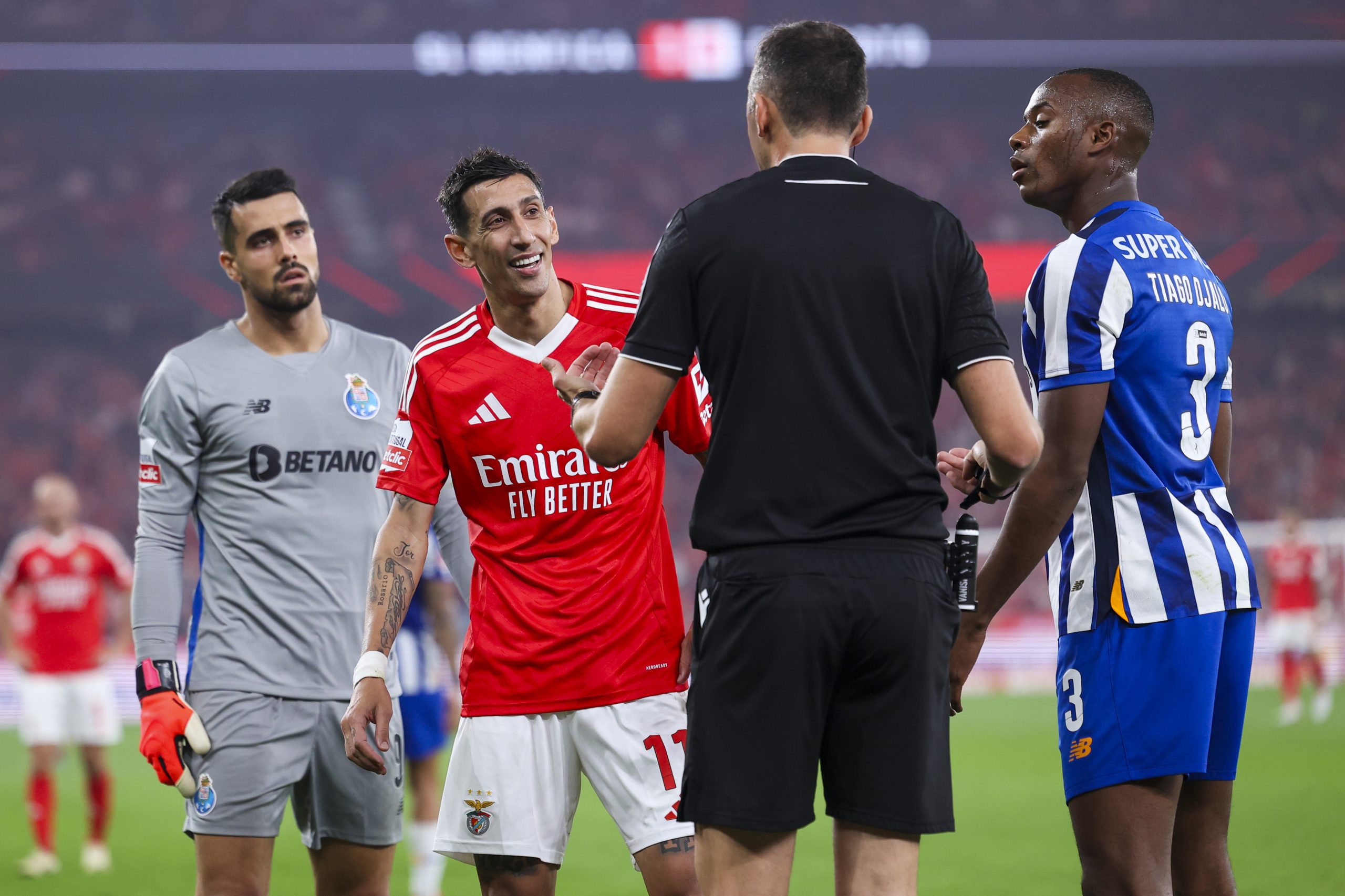 Hoje há clássico: Benfica visita FC Porto em busca de pressionar Sporting na liderança da I Liga