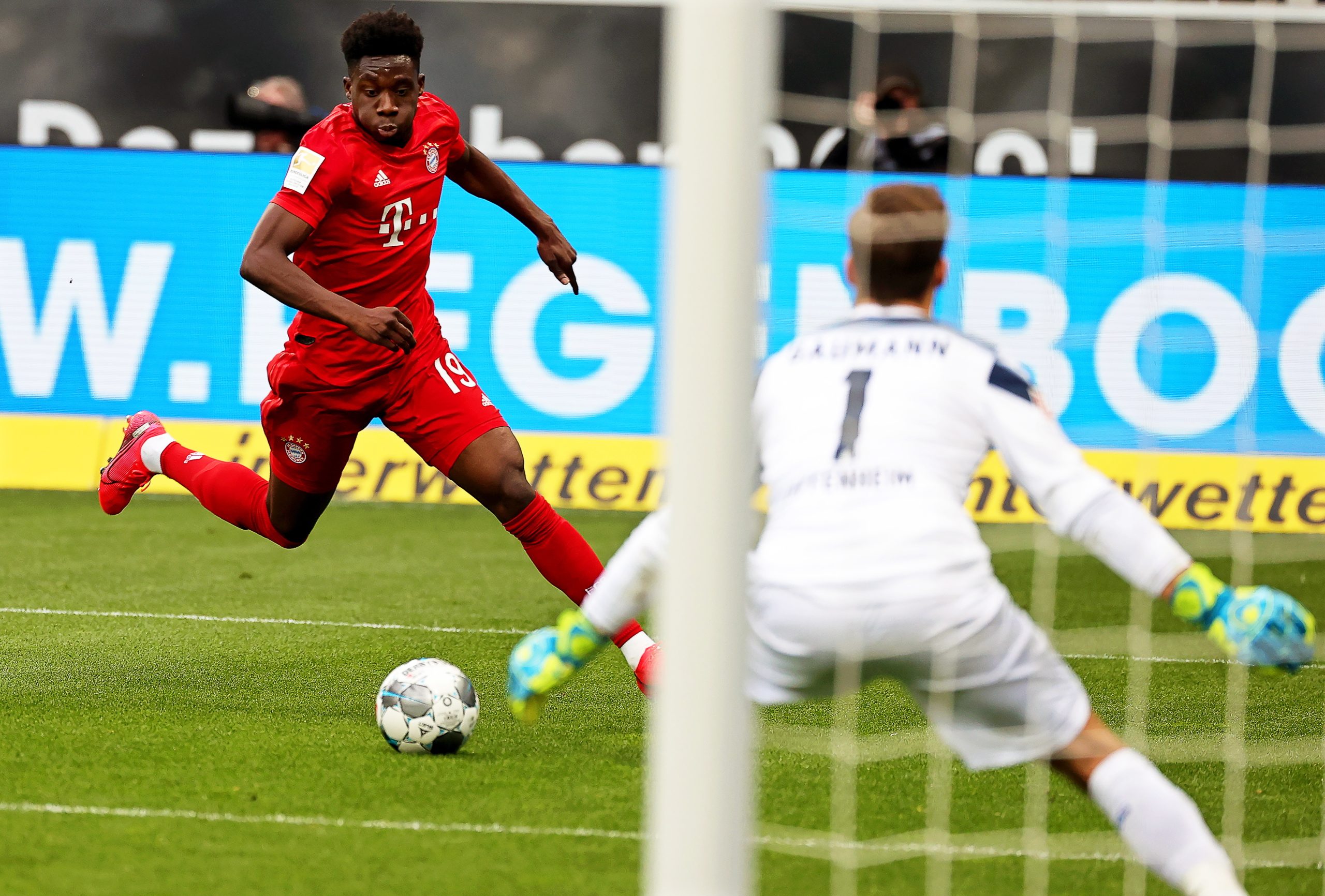 Covid-19: Governo alemão favorável à retoma da ‘Bundesliga’ este mês