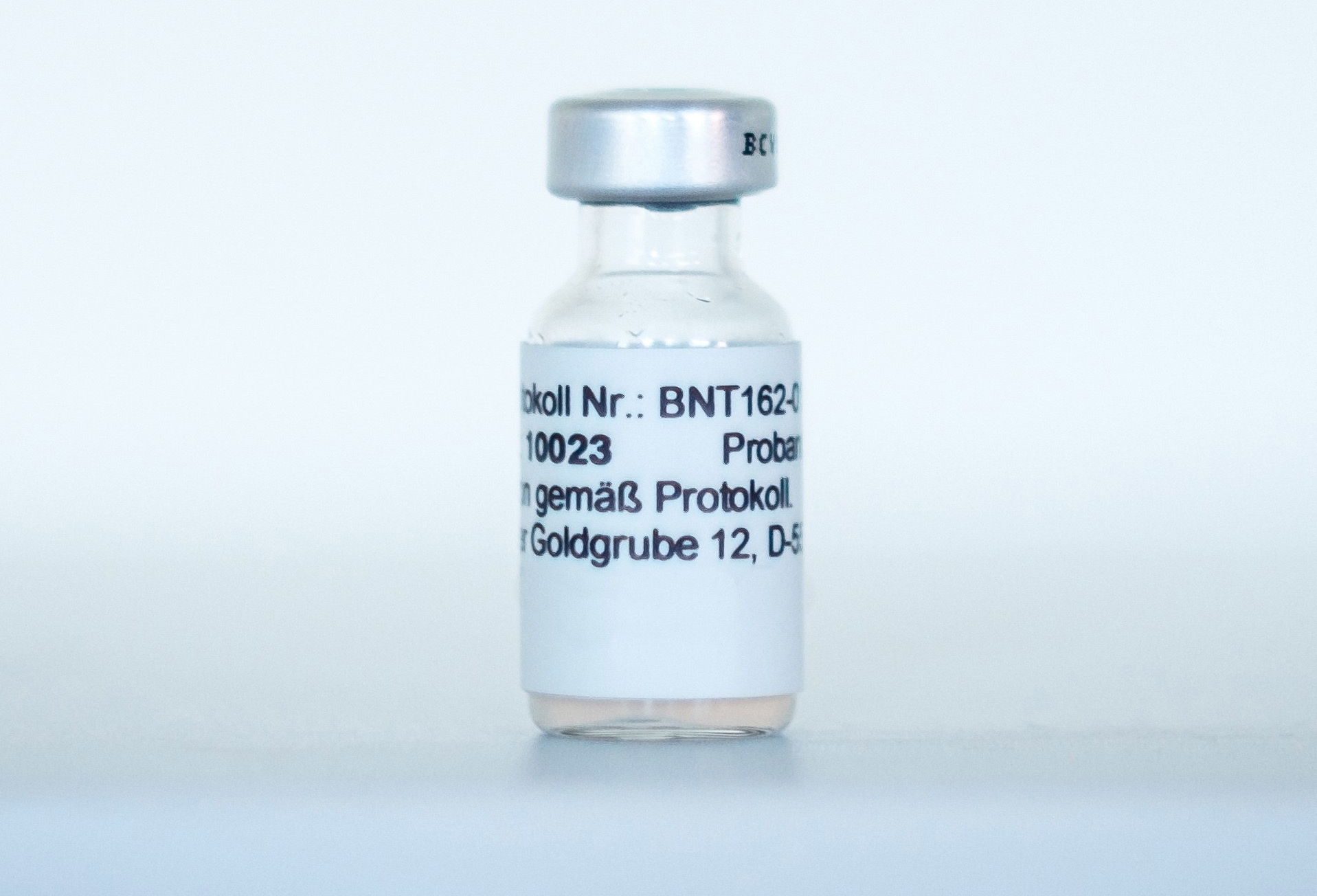 Covid-19: Agência europeia recebe pedidos de autorização para vacinas da Pfizer e Moderna