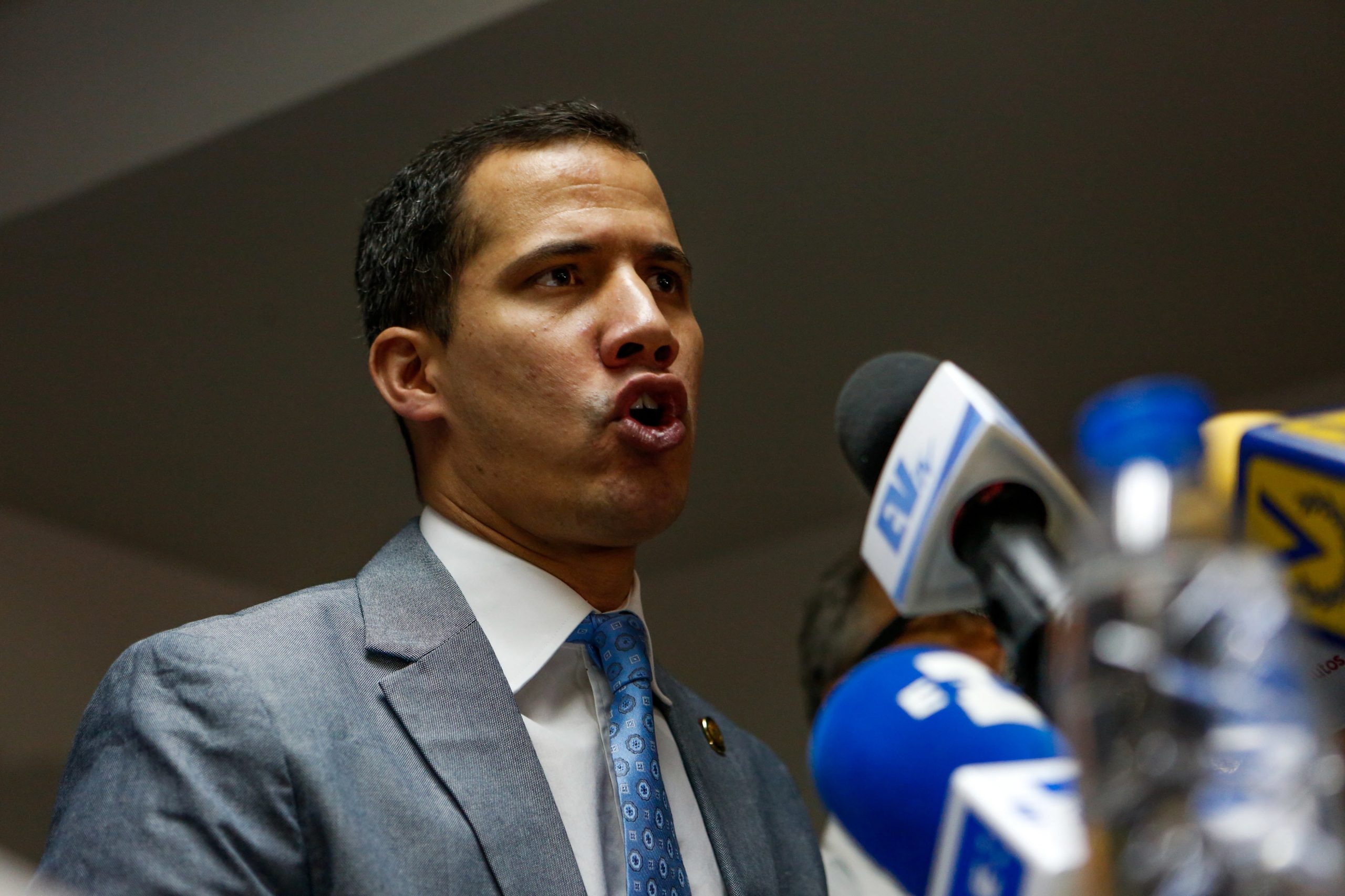 Parlamento venezuelano tem novo presidente que não reconhece novo mandado de Nicolás Maduro