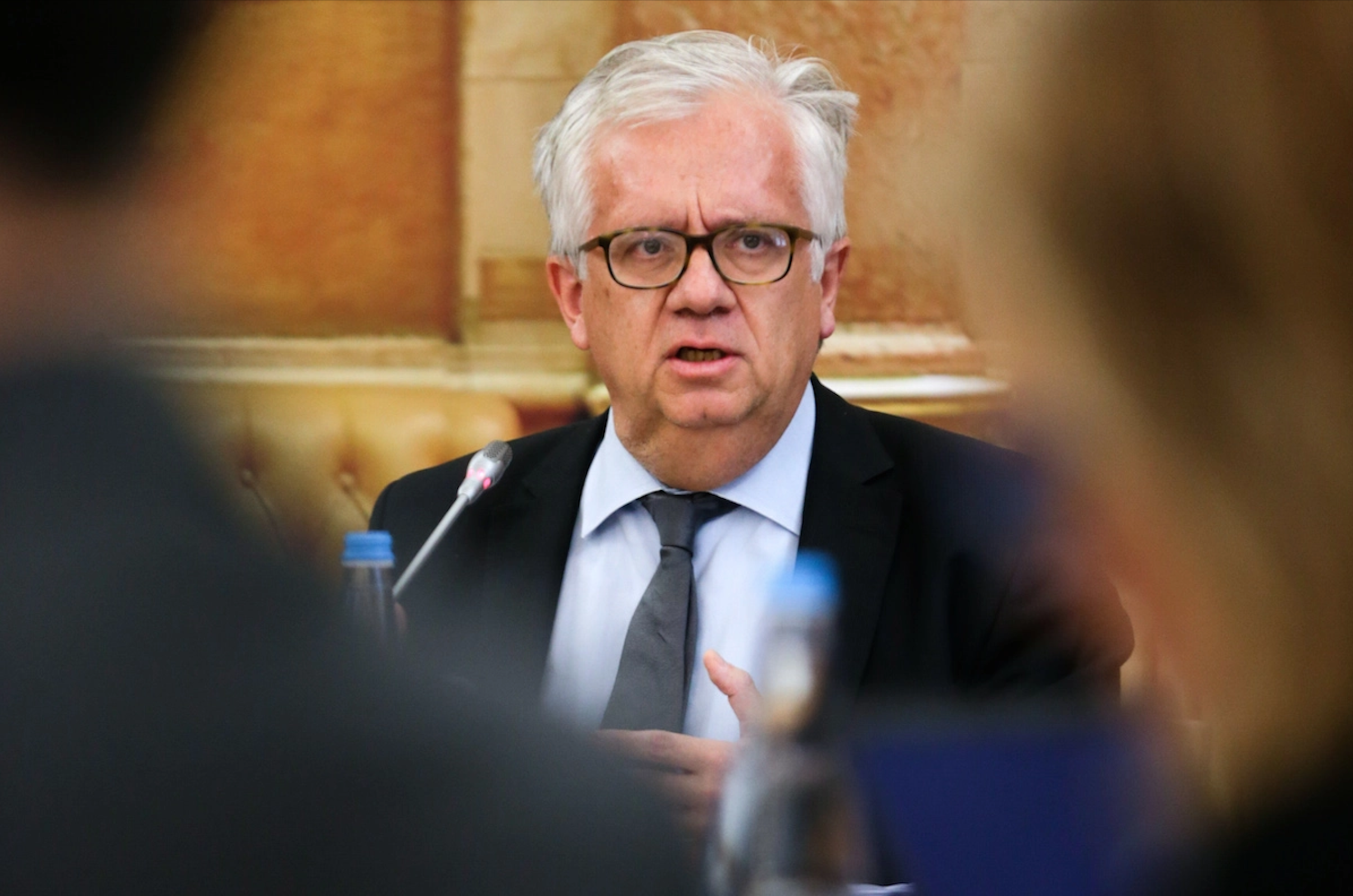 Ao lado de Marcelo, Cabrita não comenta acidente na A6: “Não é de todo o momento adequado”