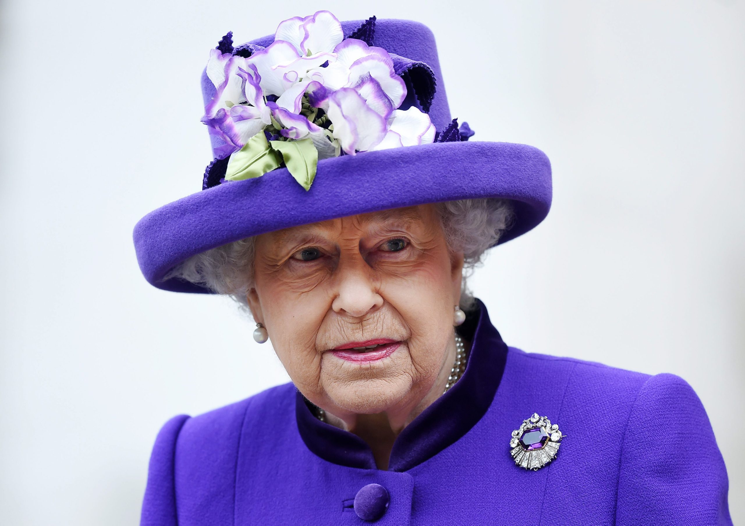 Rainha Isabel II expressa “a mais profunda solidariedade” pelas vítimas