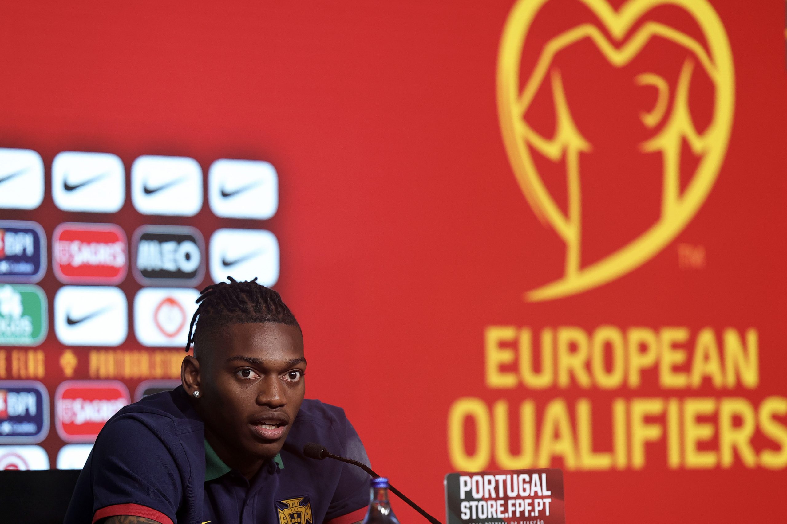 Rafael Leão diz que sente mais liberdade e confiança com a chegada de Martínez