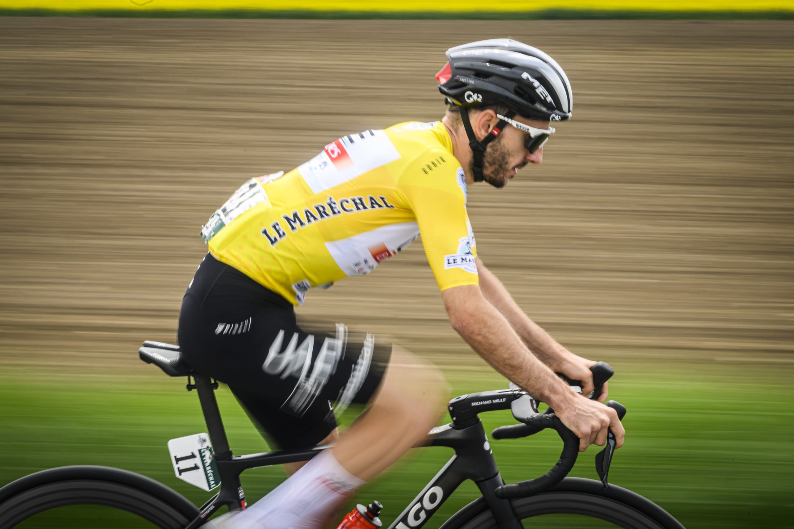 Adam Yates bate irmão gémeo Simon para ser o primeiro camisola amarela do Tour