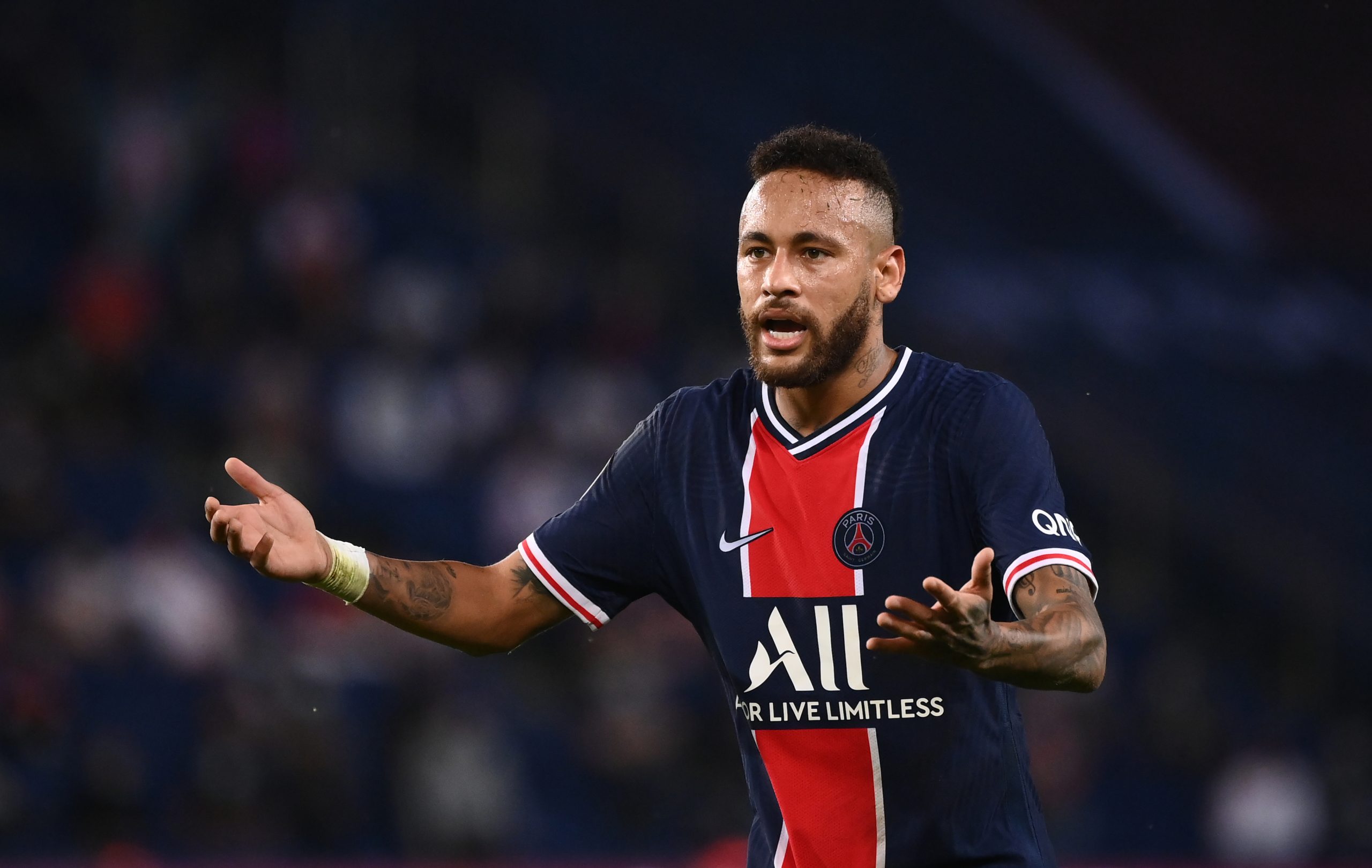 Liga francesa vai investigar alegados insultos racistas a Neymar