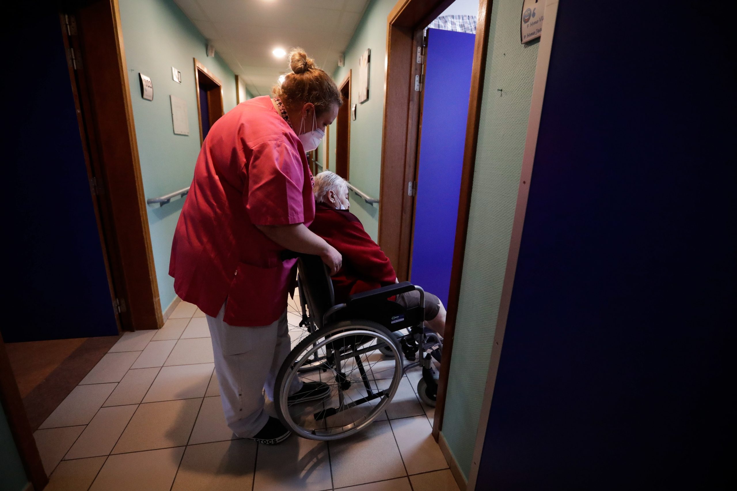 Covid-19: Amnistia acusa Bélgica de violação de direitos dos idosos em lares