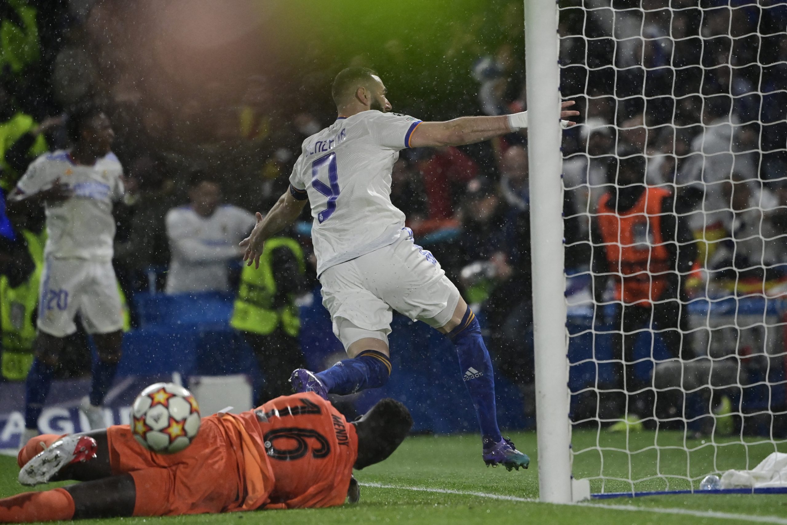 Liga dos Campeões: Ninguém pára o melhor Benzema de sempre