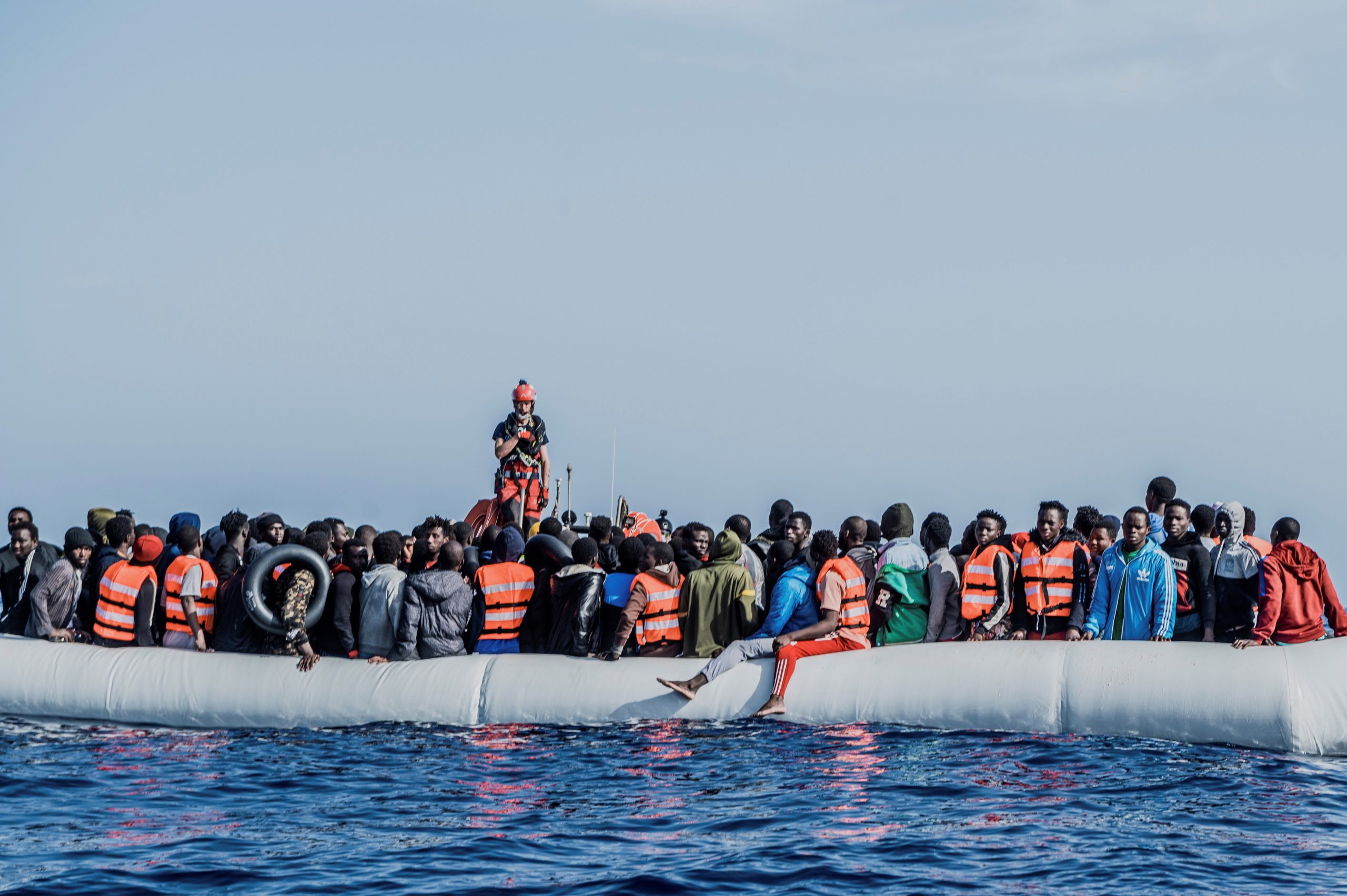 Navio Ocean Viking resgata mais 94 migrantes no Mediterrâneo
