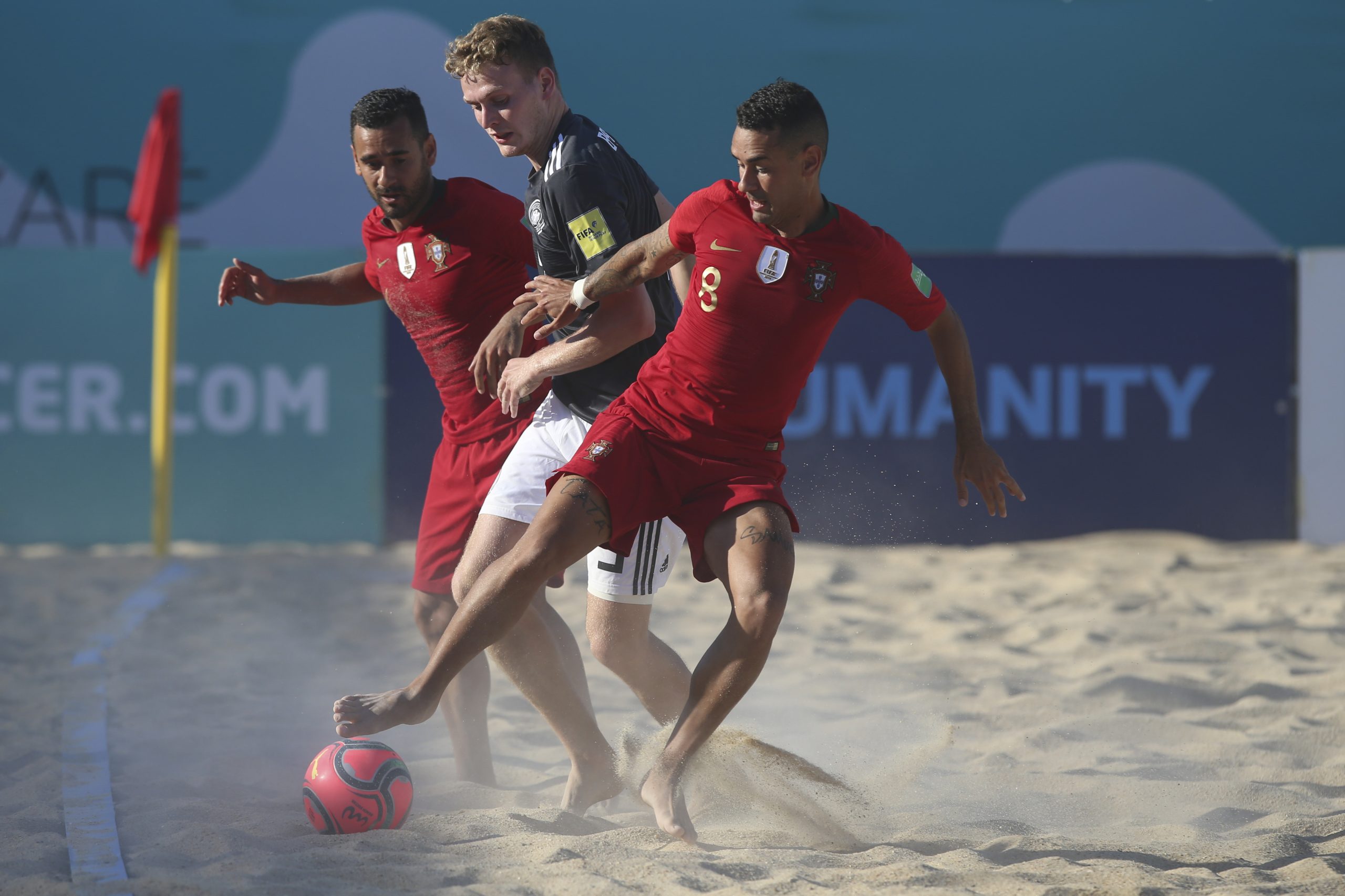 Cinco portugueses nos nomeados para melhor do mundo no futebol de praia