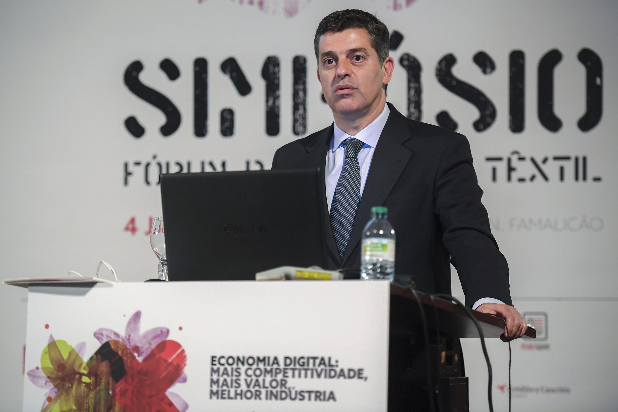 Governo anuncia linha de financiamento às exportações de 600 milhões de euros