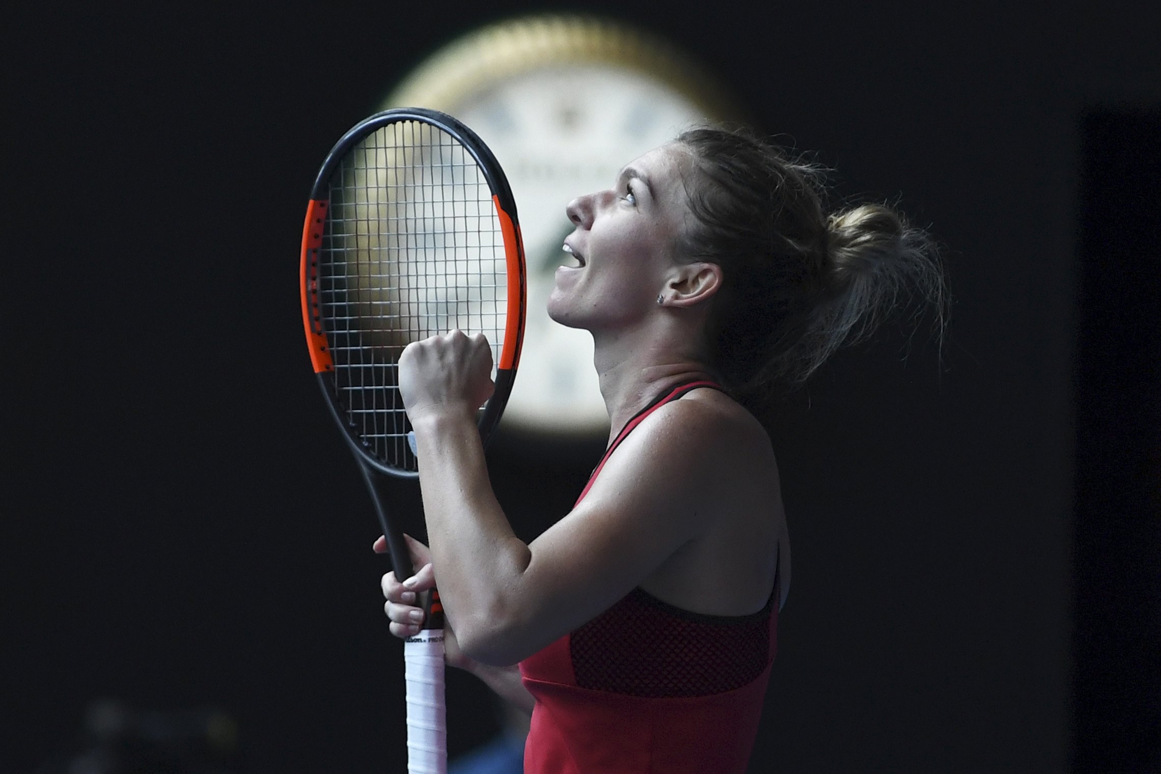 Simona Halep vence Angelique Kerber e avança para a final