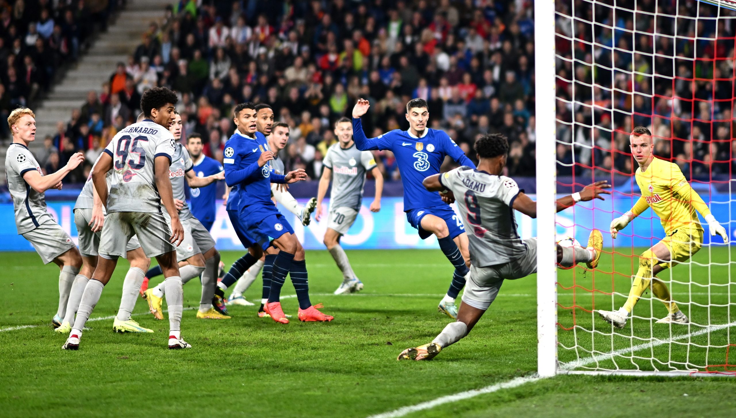 Chelsea vence em Salzburgo e garante presença nos oitavos de final
